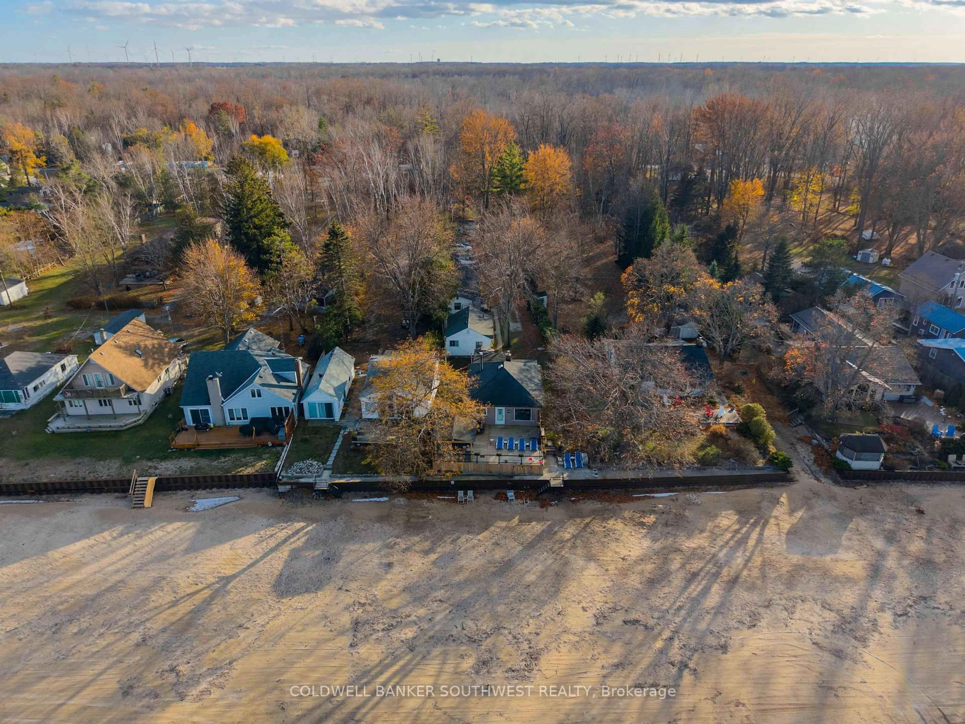 A pic from outside/outdoor area/front of a property/back of a property/a pic from drone, unknown for 6288 Spruce St, Lambton Shores Ontario N0N 1J2