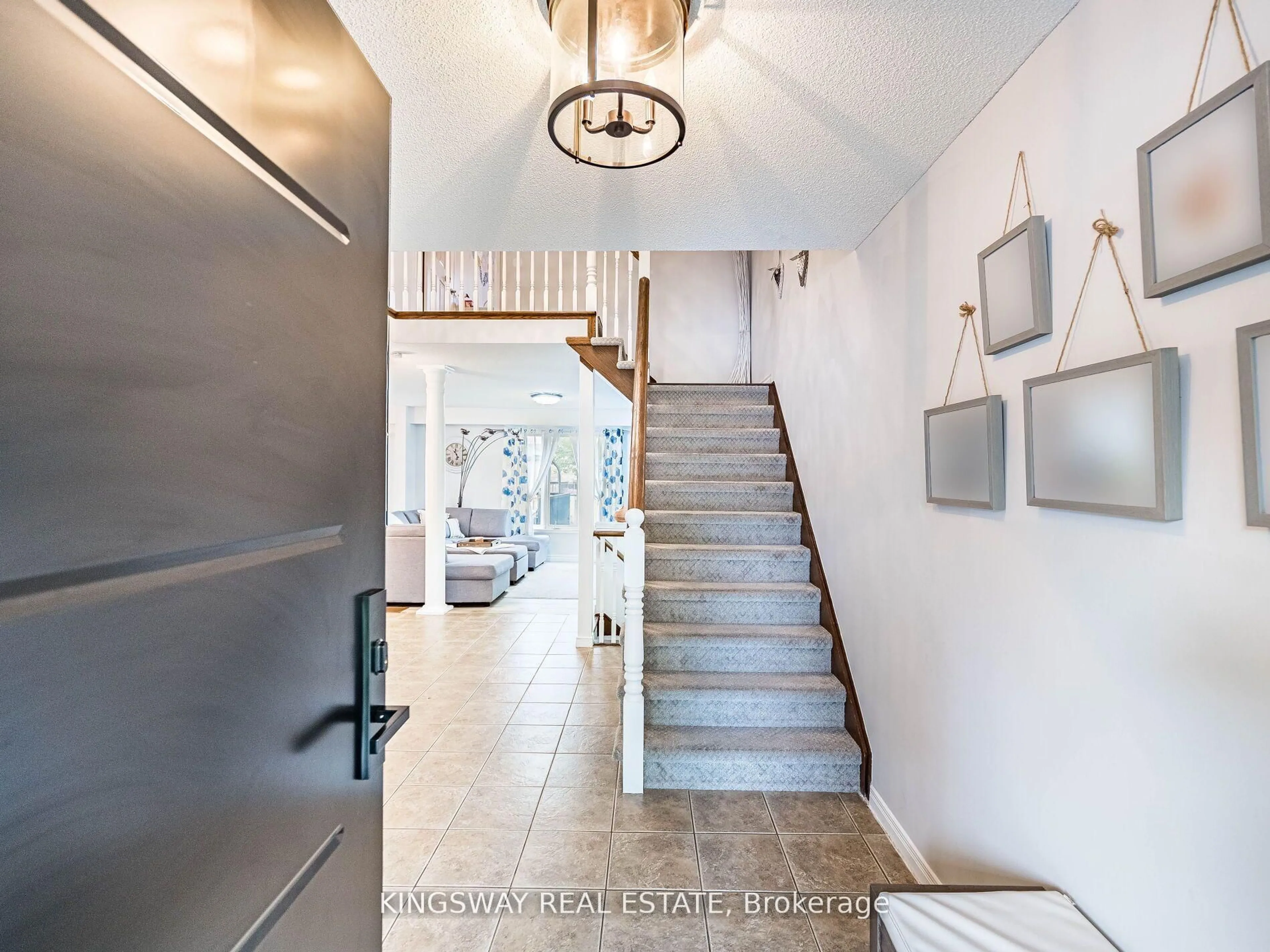 Indoor entryway for 278 Southbrook Dr, Hamilton Ontario L0R 1C0