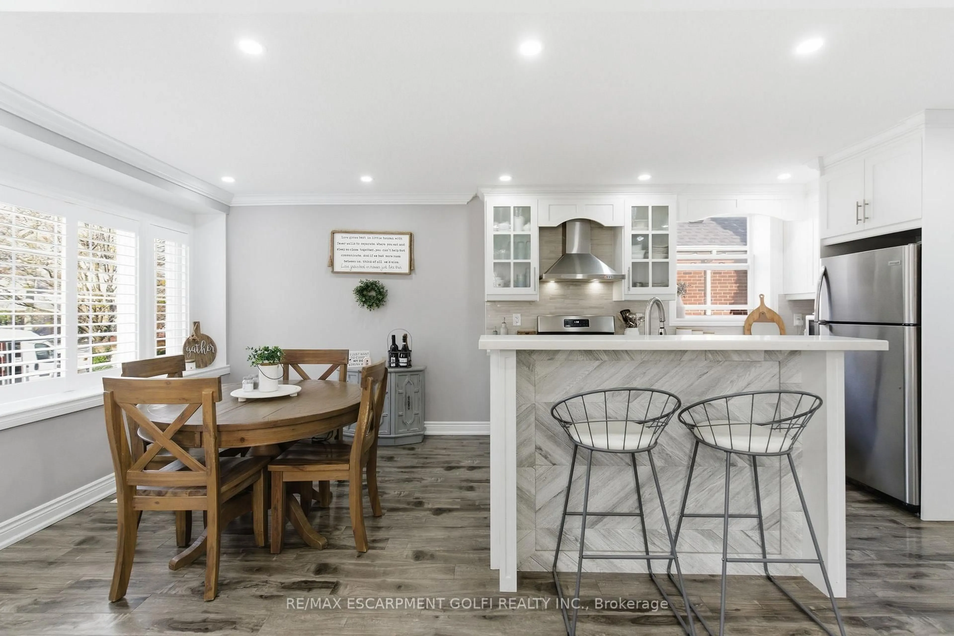 Open concept kitchen, ceramic/tile floor for 89 Erin Ave, Hamilton Ontario L8K 4W1