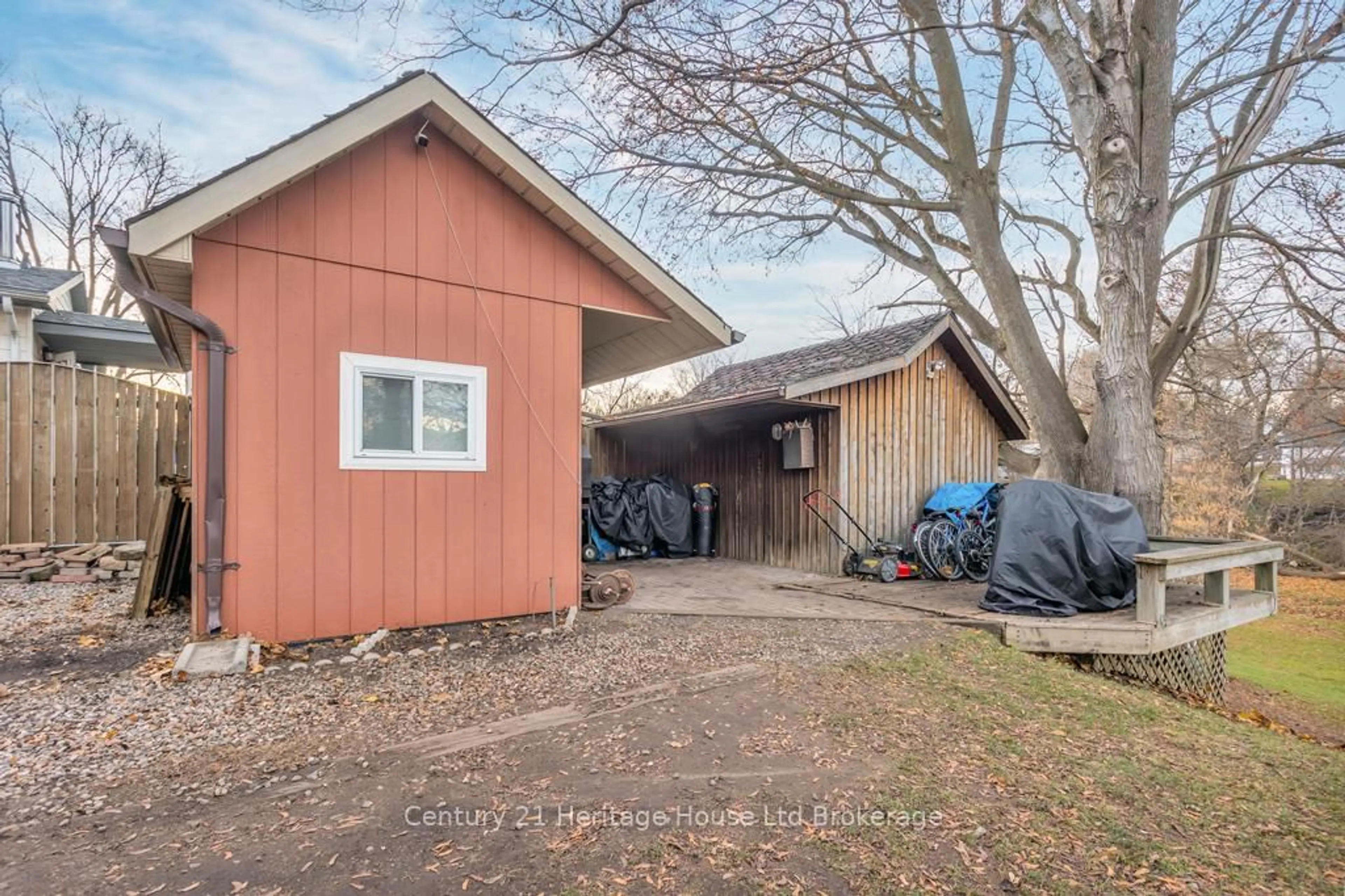 Shed for 160 Victoria St, Ingersoll Ontario N5C 2N1