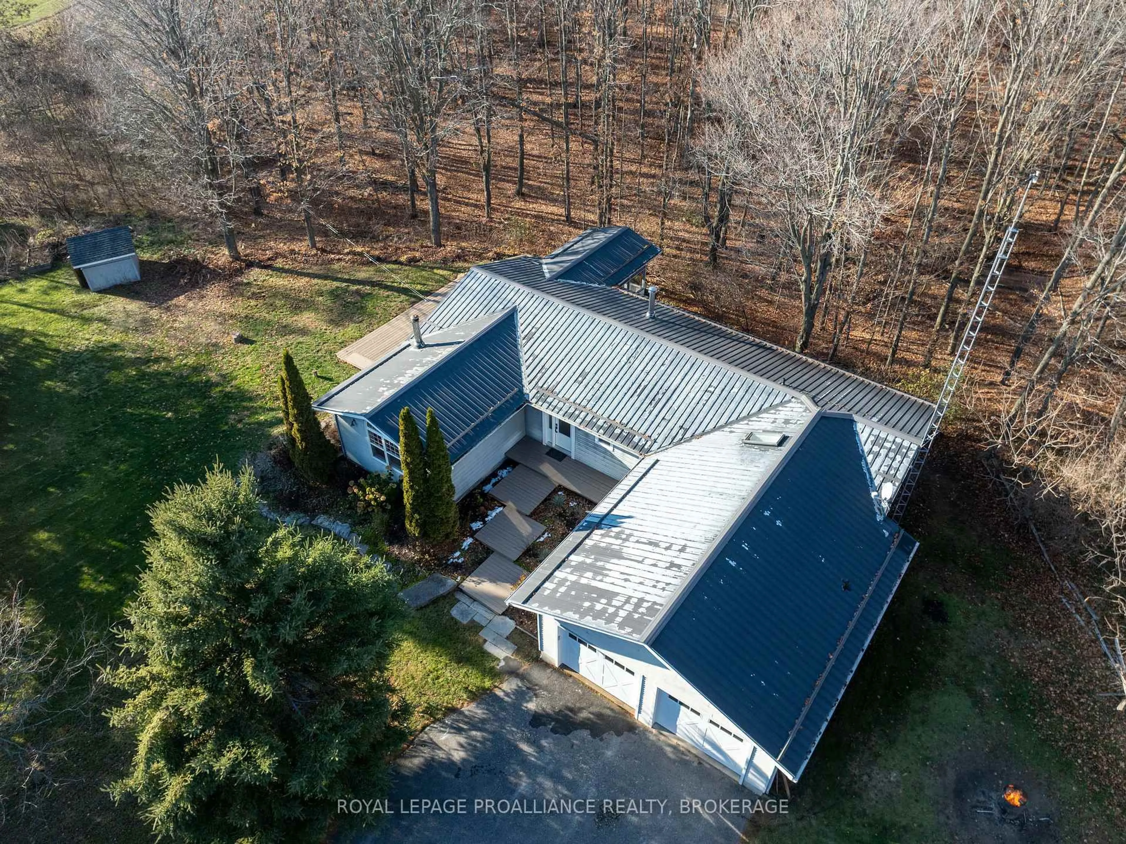A pic from outside/outdoor area/front of a property/back of a property/a pic from drone, building for 4469 Larry York Rd, Battersea Ontario K0H 1H0