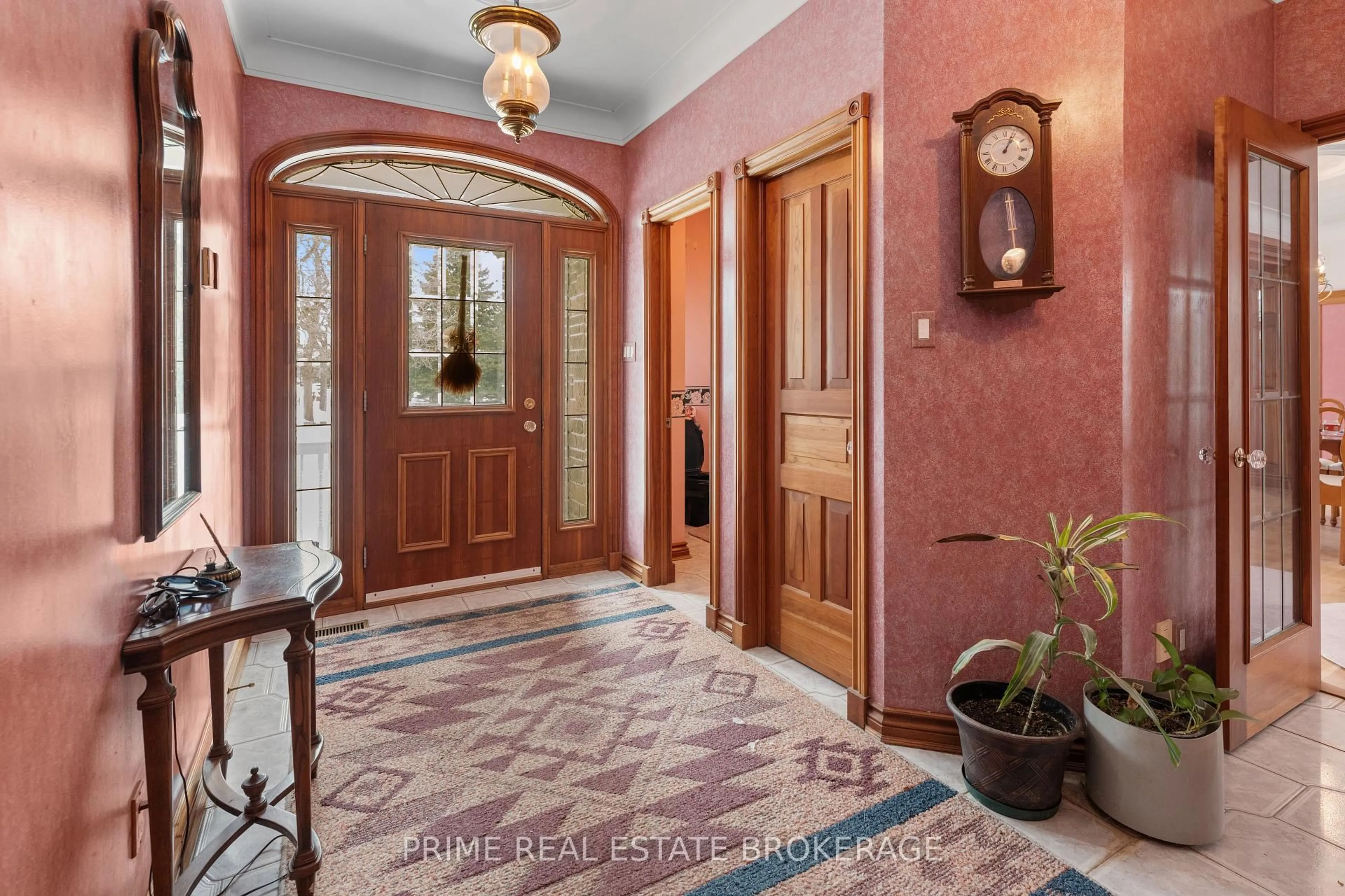 Indoor entryway for 72797 Ravine Dr, Bluewater Ontario N0M 2T0