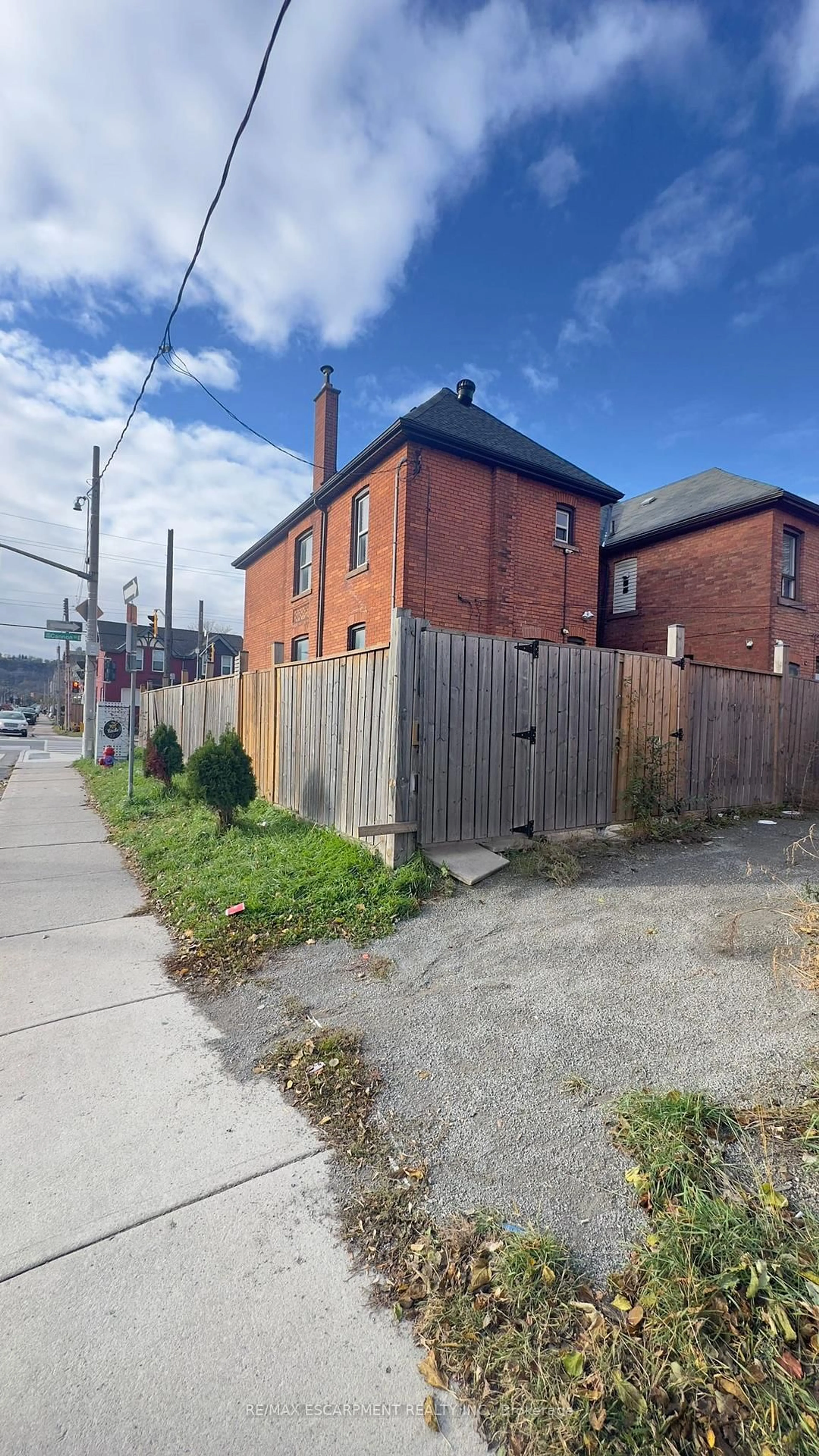 A pic from outside/outdoor area/front of a property/back of a property/a pic from drone, street for 497 Cannon St, Hamilton Ontario L8L 2E5