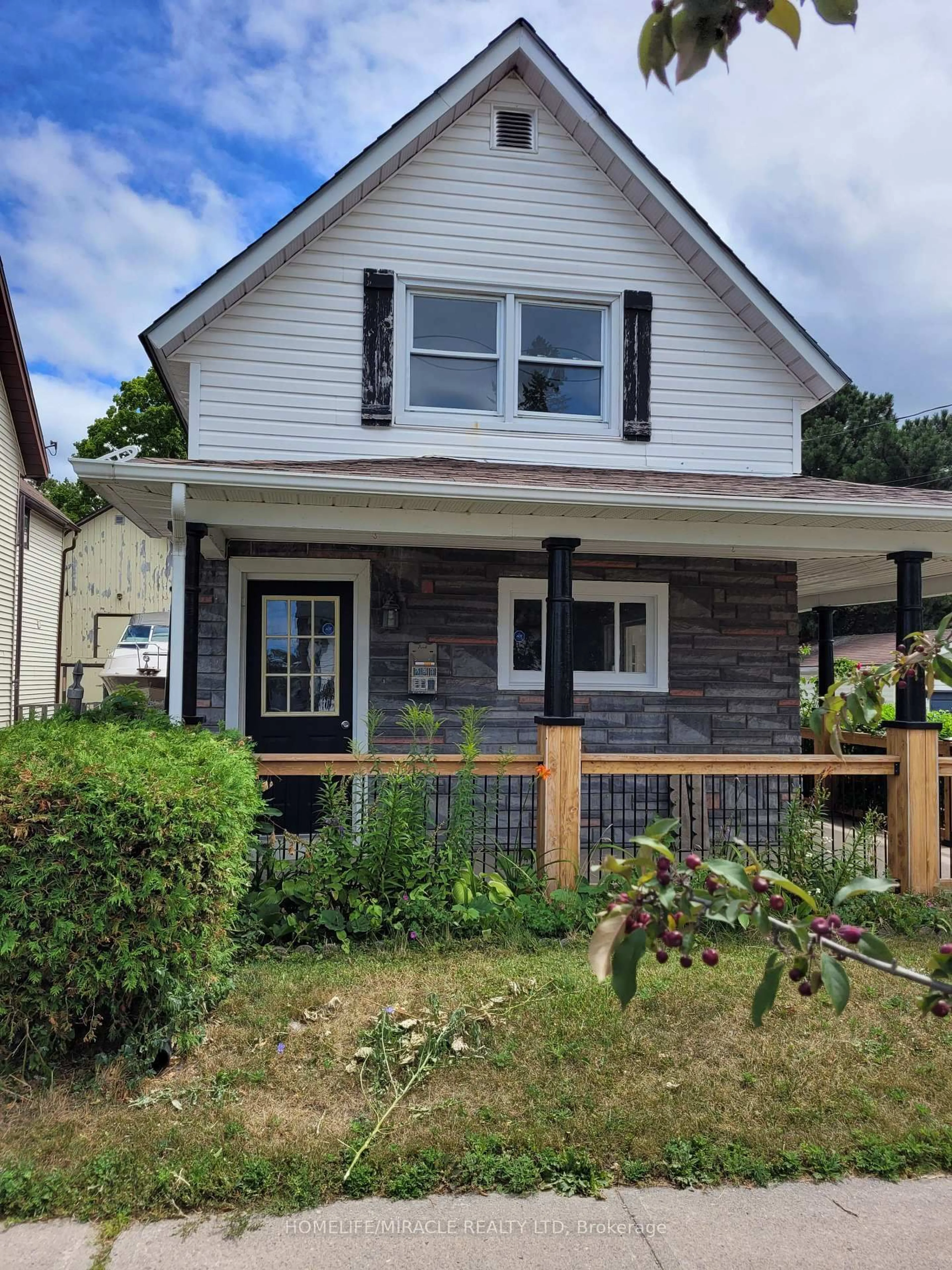 Home with vinyl exterior material, street for 15 Francis St, Quinte West Ontario K8V 1S4