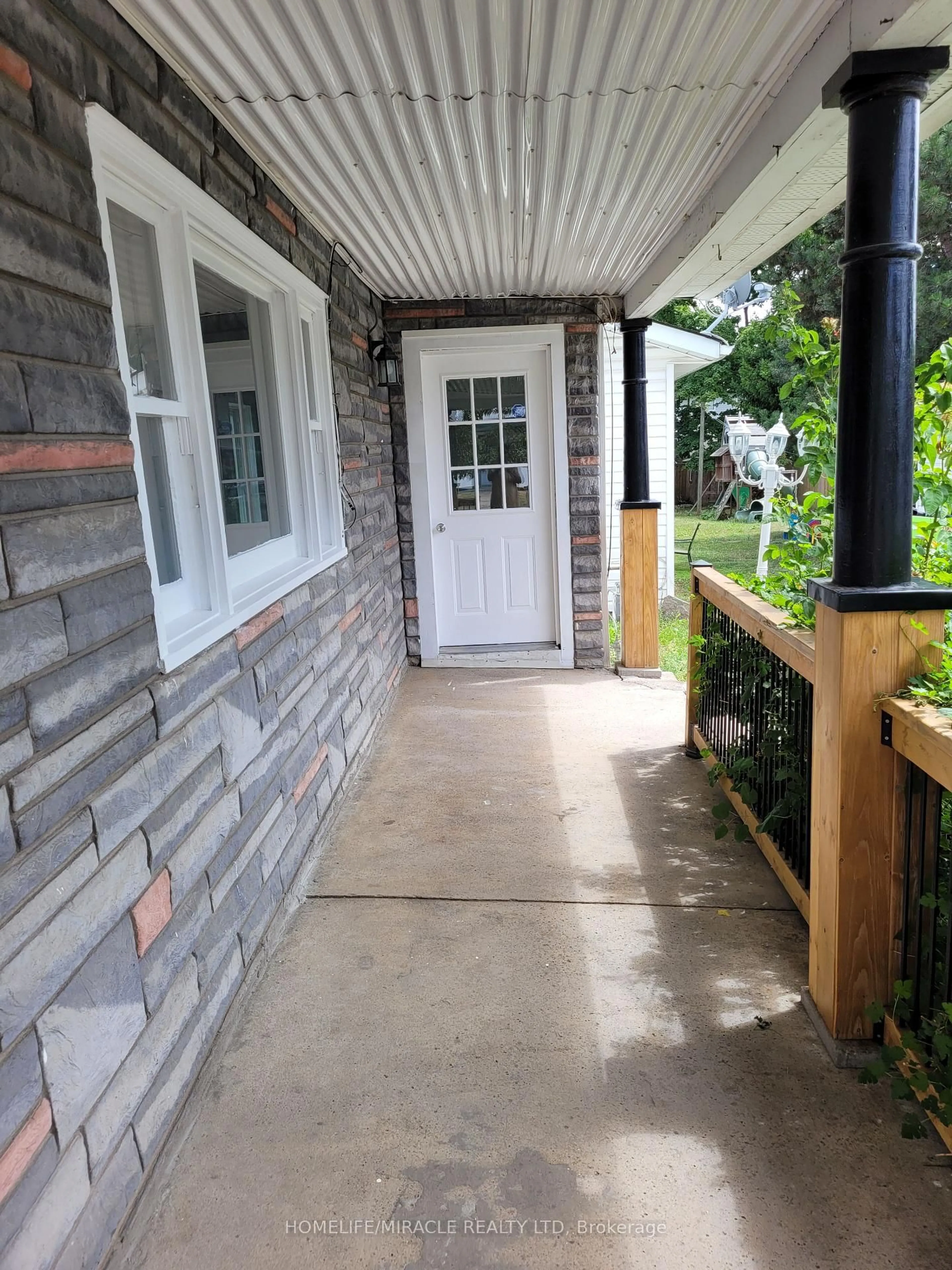 Unknown for 15 Francis St, Quinte West Ontario K8V 1S4