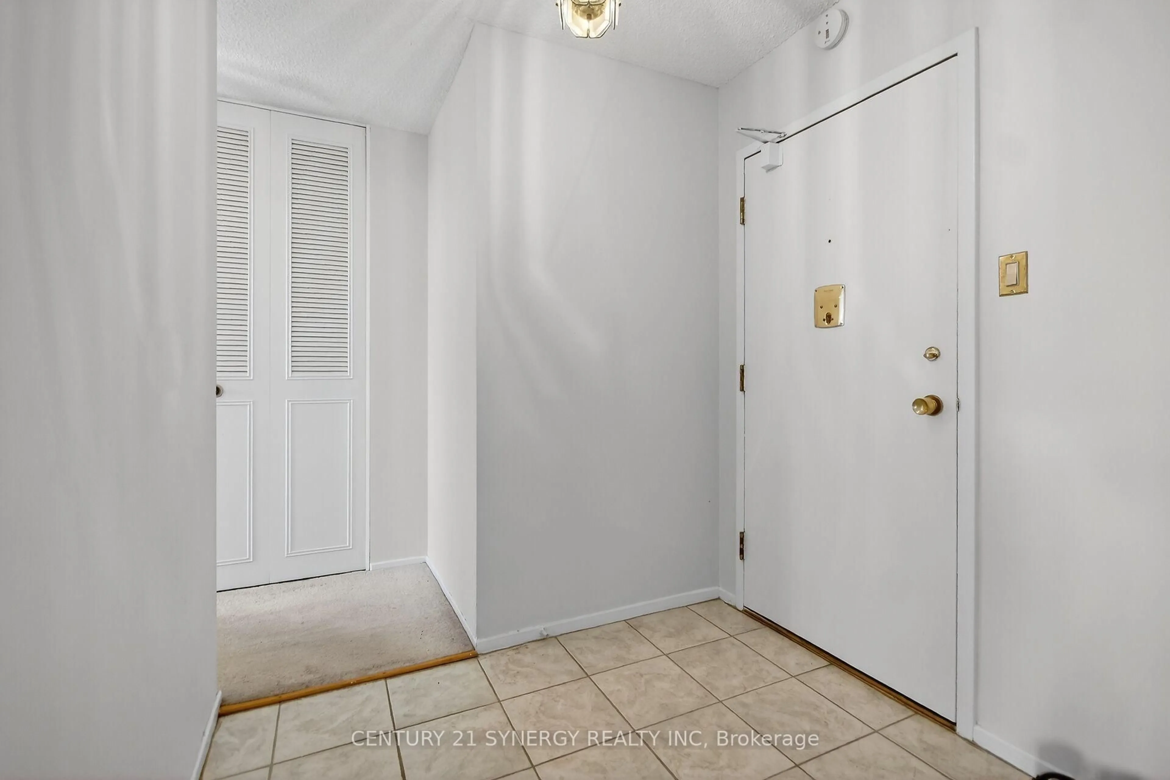 Indoor entryway for 1285 Cahill Dr #1704, Ottawa Ontario K1V 9A7