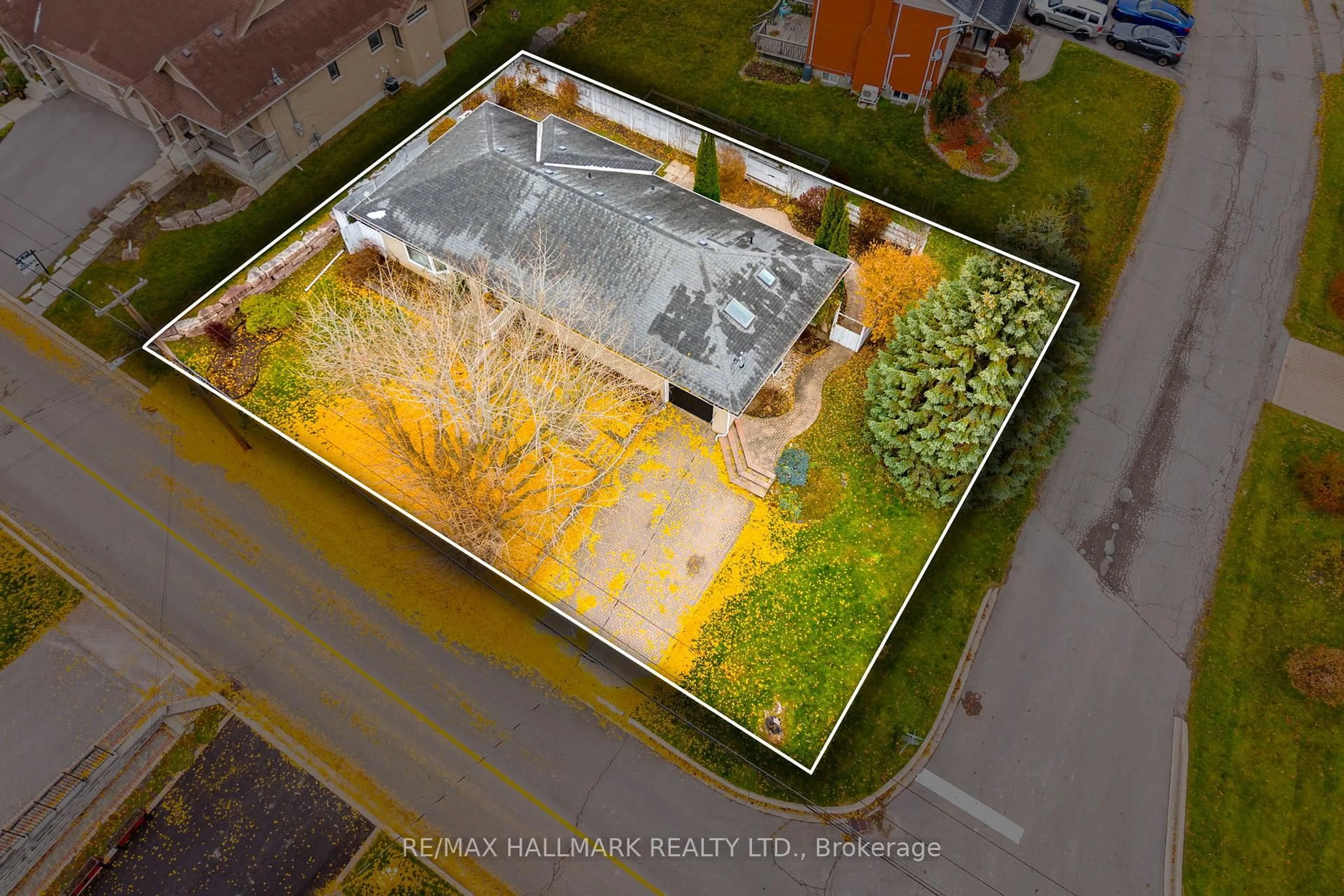 A pic from outside/outdoor area/front of a property/back of a property/a pic from drone, building for 10 Dorman St, Brighton Ontario K0K 1H0