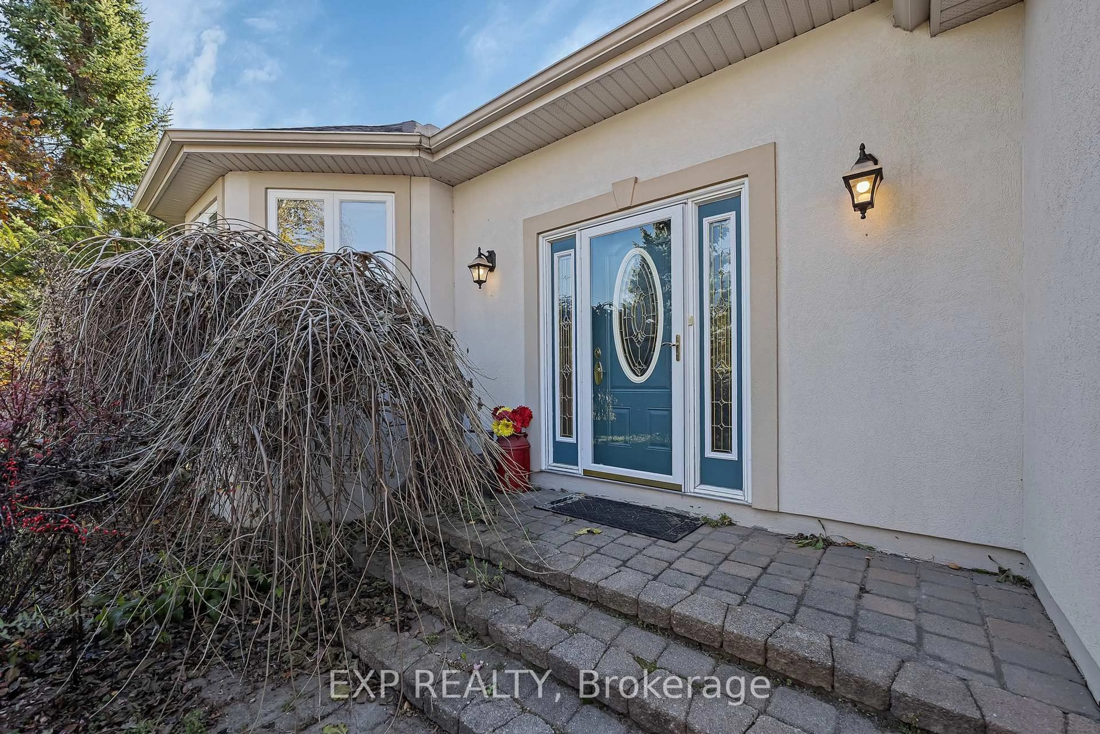 Indoor entryway for 60 PIONEER Dr, North Grenville Ontario K0G 1J0