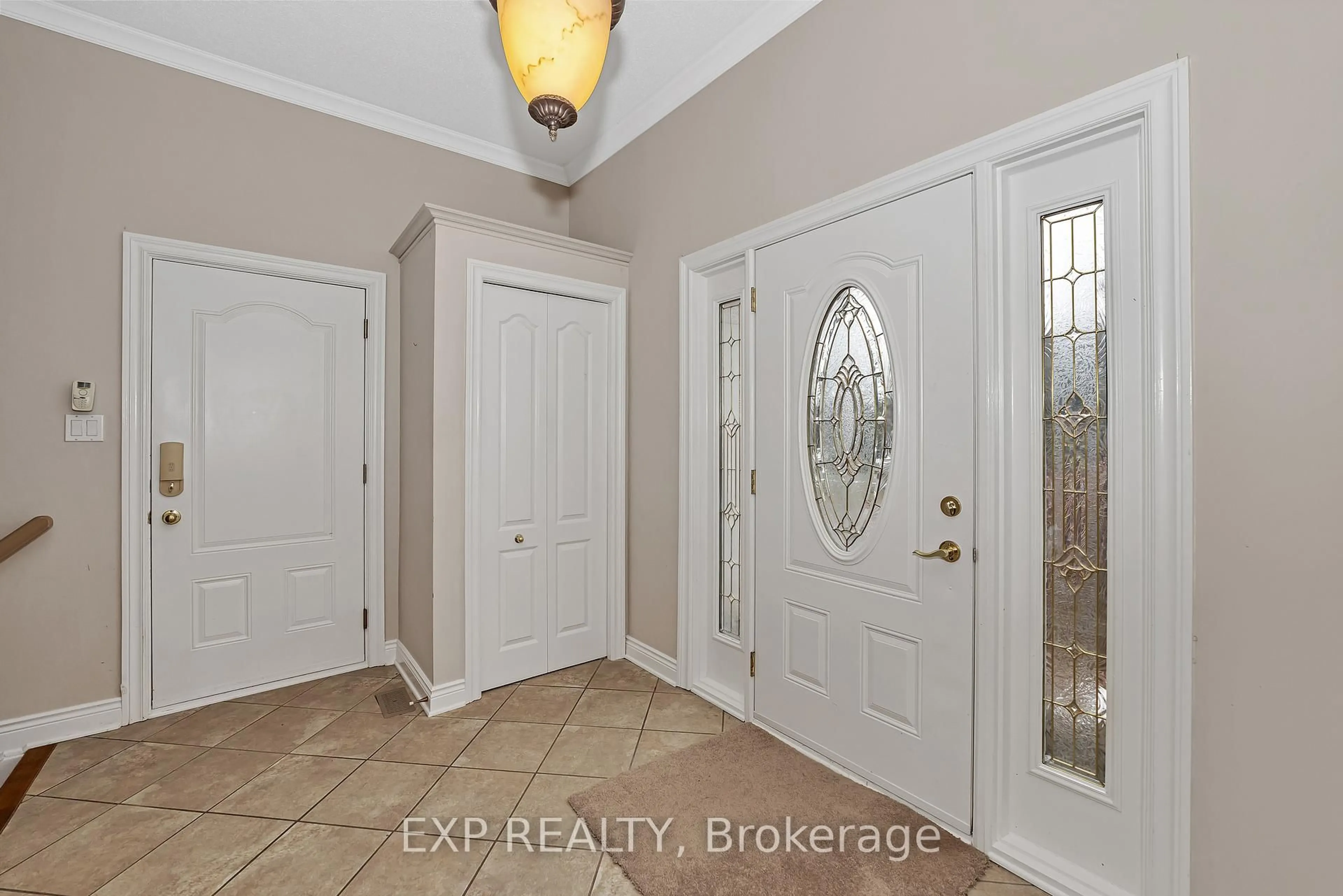 Indoor entryway for 60 PIONEER Dr, North Grenville Ontario K0G 1J0