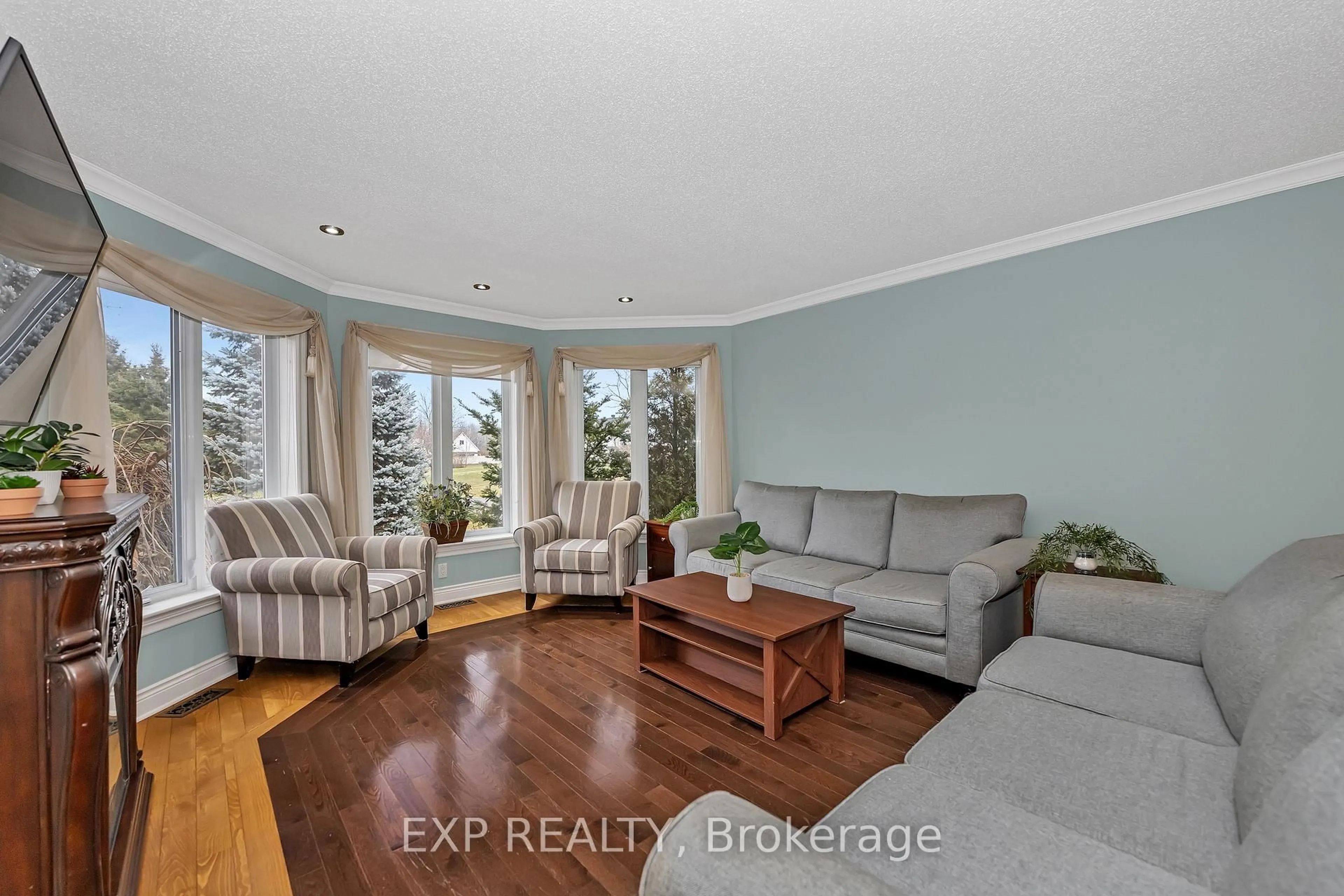 Living room with furniture, wood/laminate floor for 60 PIONEER Dr, North Grenville Ontario K0G 1J0