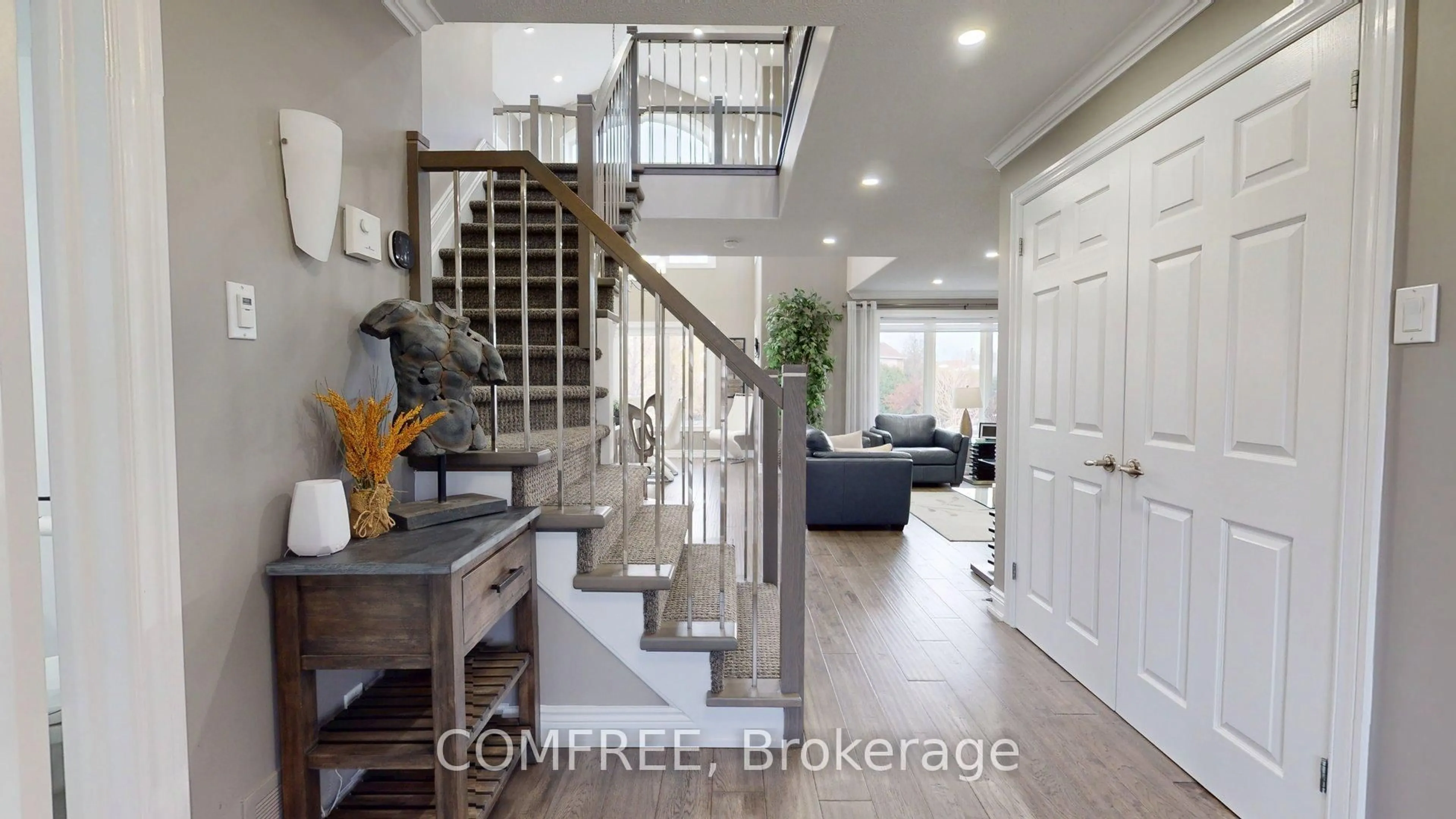 Indoor entryway for 70 Wilderness Way, Ottawa Ontario K2S 2E3