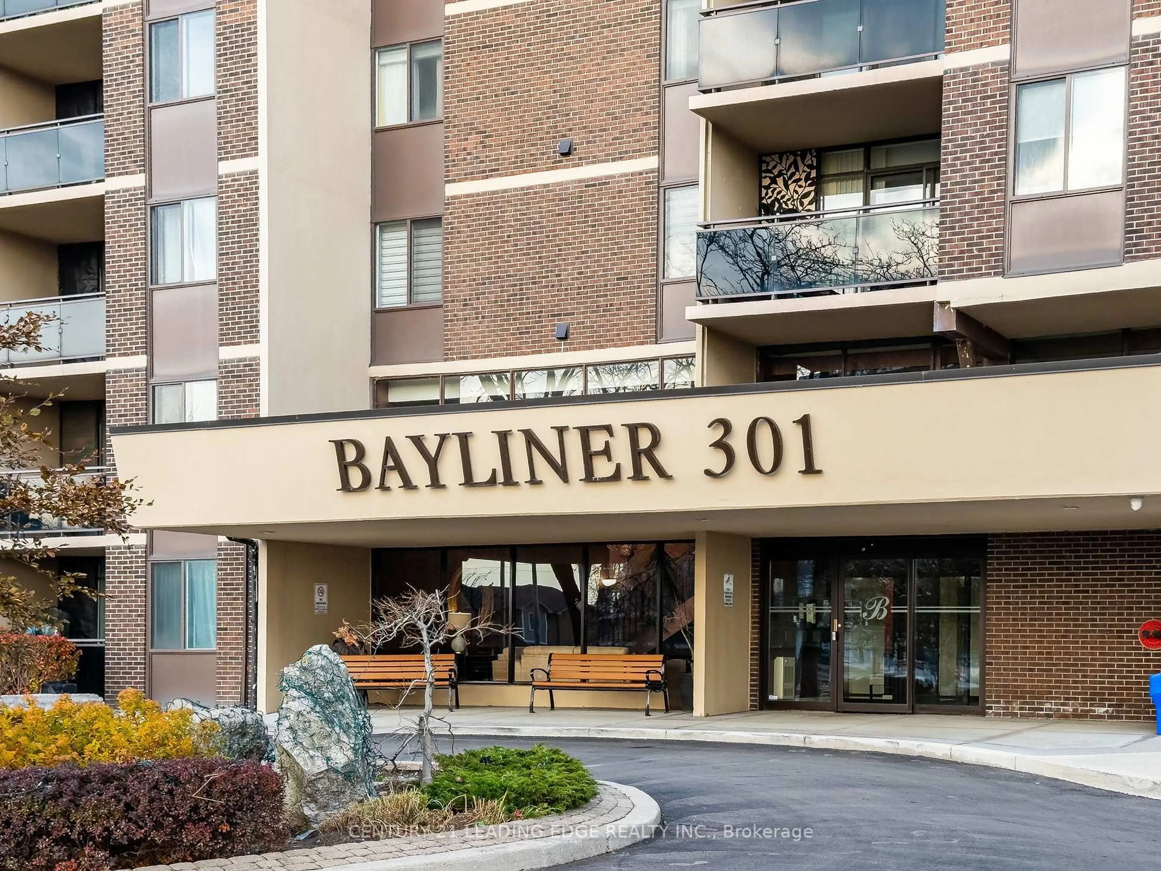 Indoor foyer for 301 Frances Ave #407, Hamilton Ontario L8E 3W6