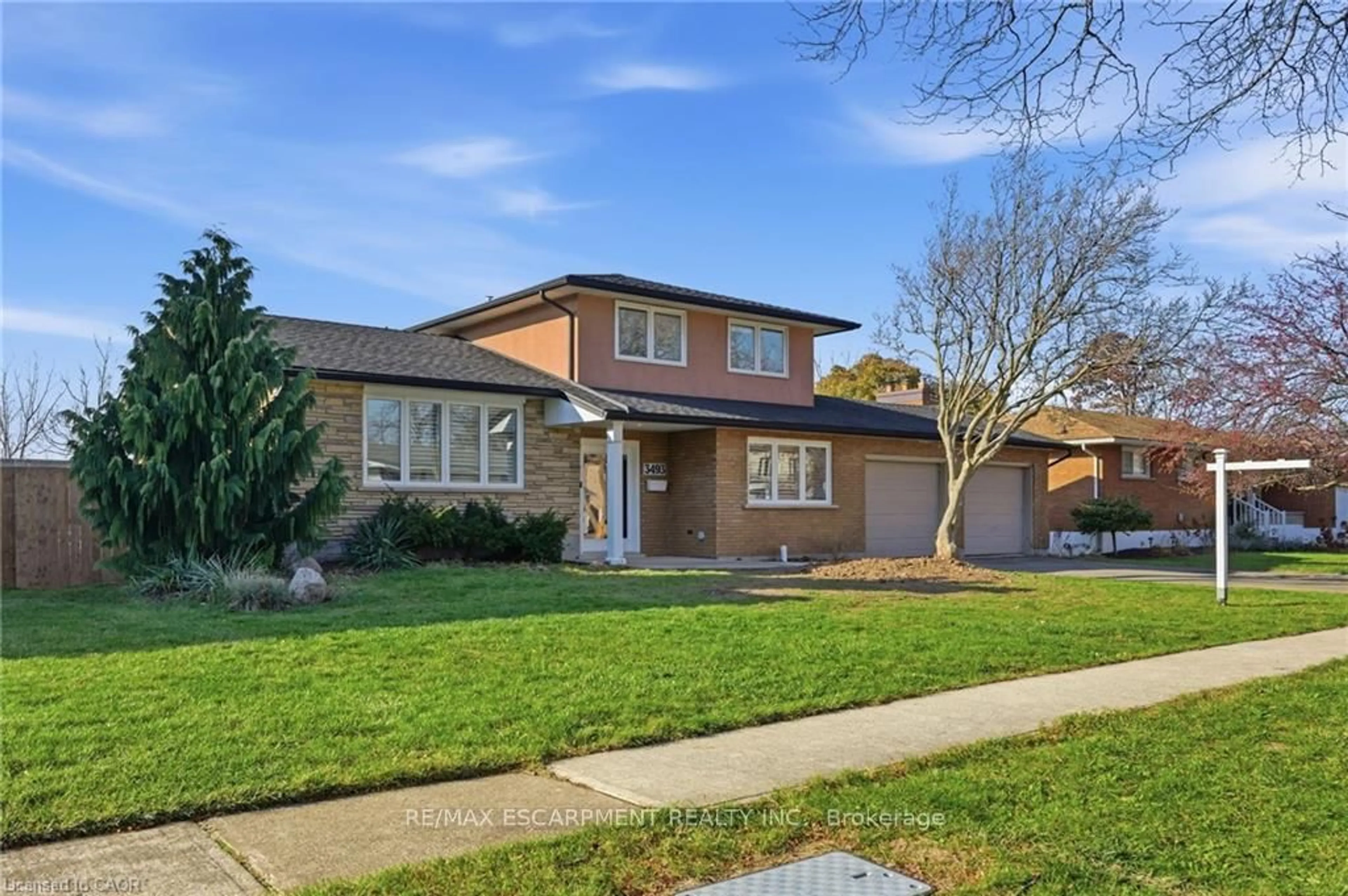 Home with brick exterior material, street for 3493 Wiltshire Blvd, Niagara Falls Ontario L2J 3E5