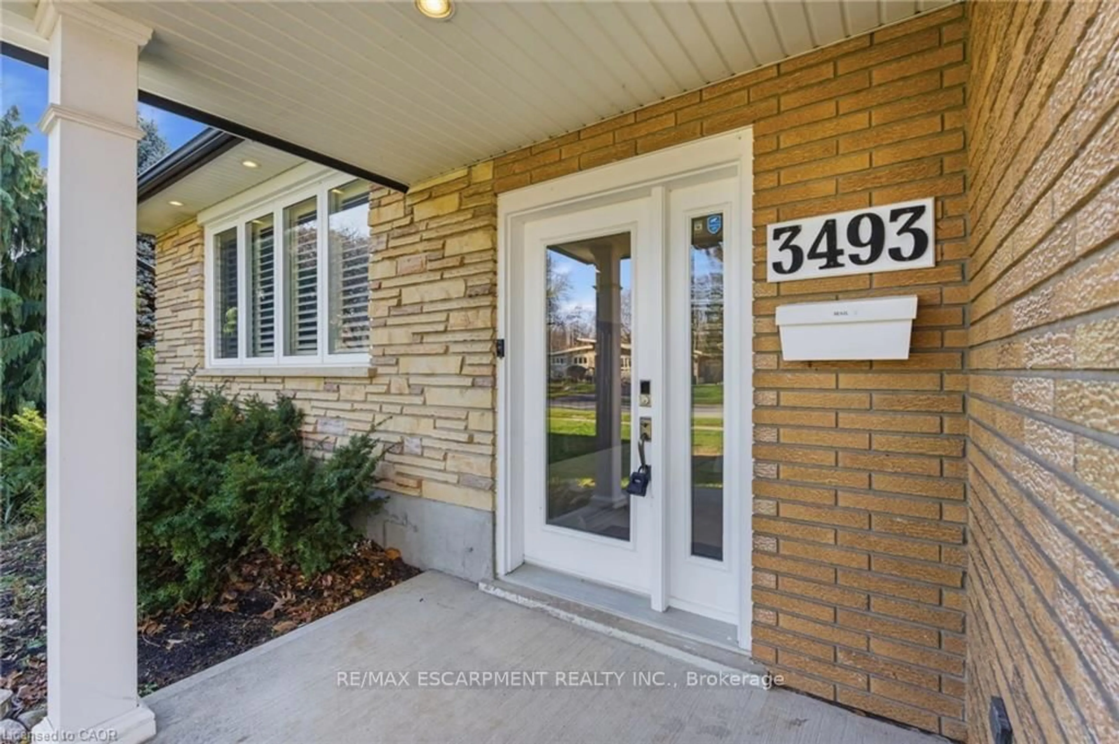 Indoor entryway for 3493 Wiltshire Blvd, Niagara Falls Ontario L2J 3E5