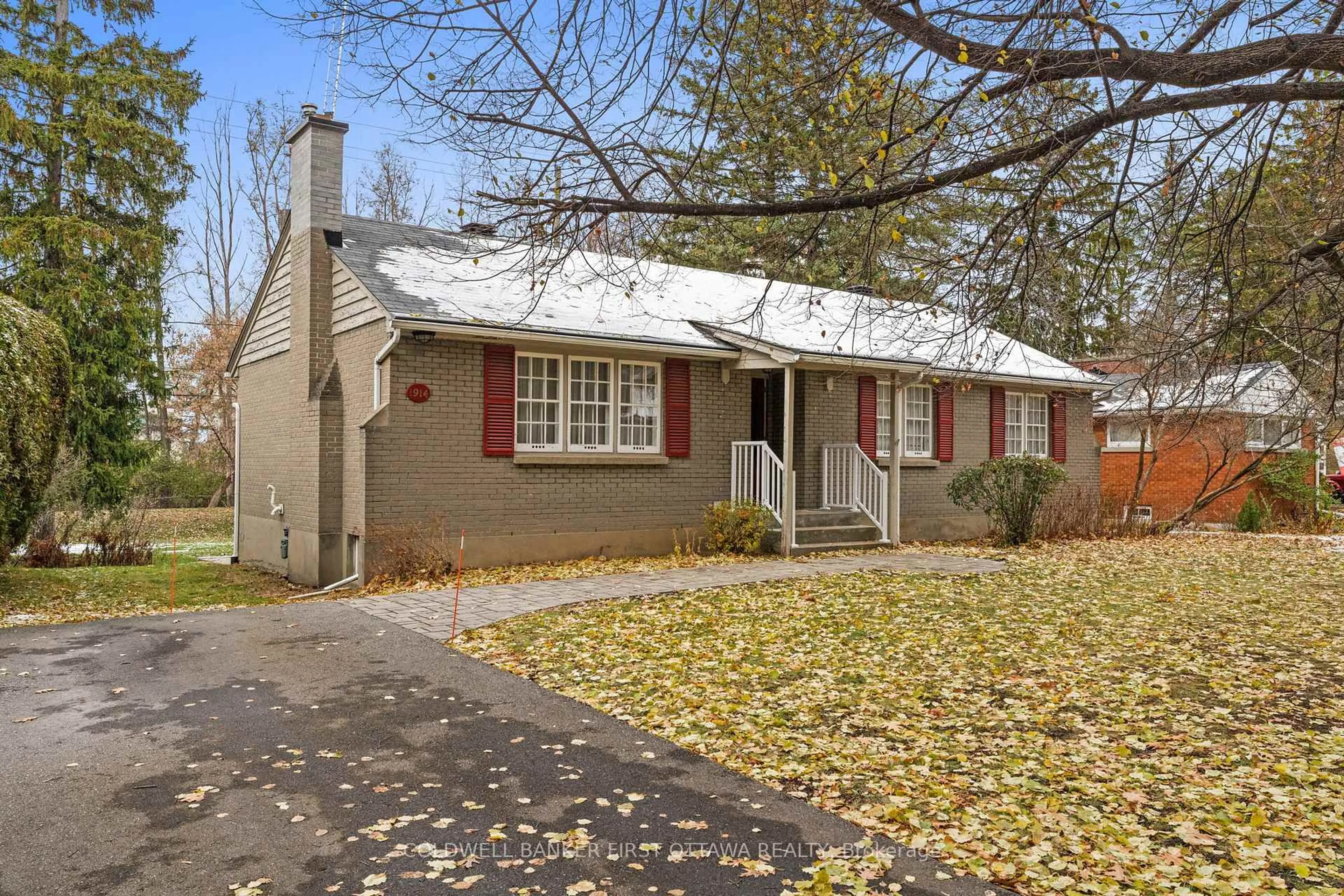 Home with brick exterior material, street for 1914 Norwood Ave, Ottawa Ontario K1H 5K6