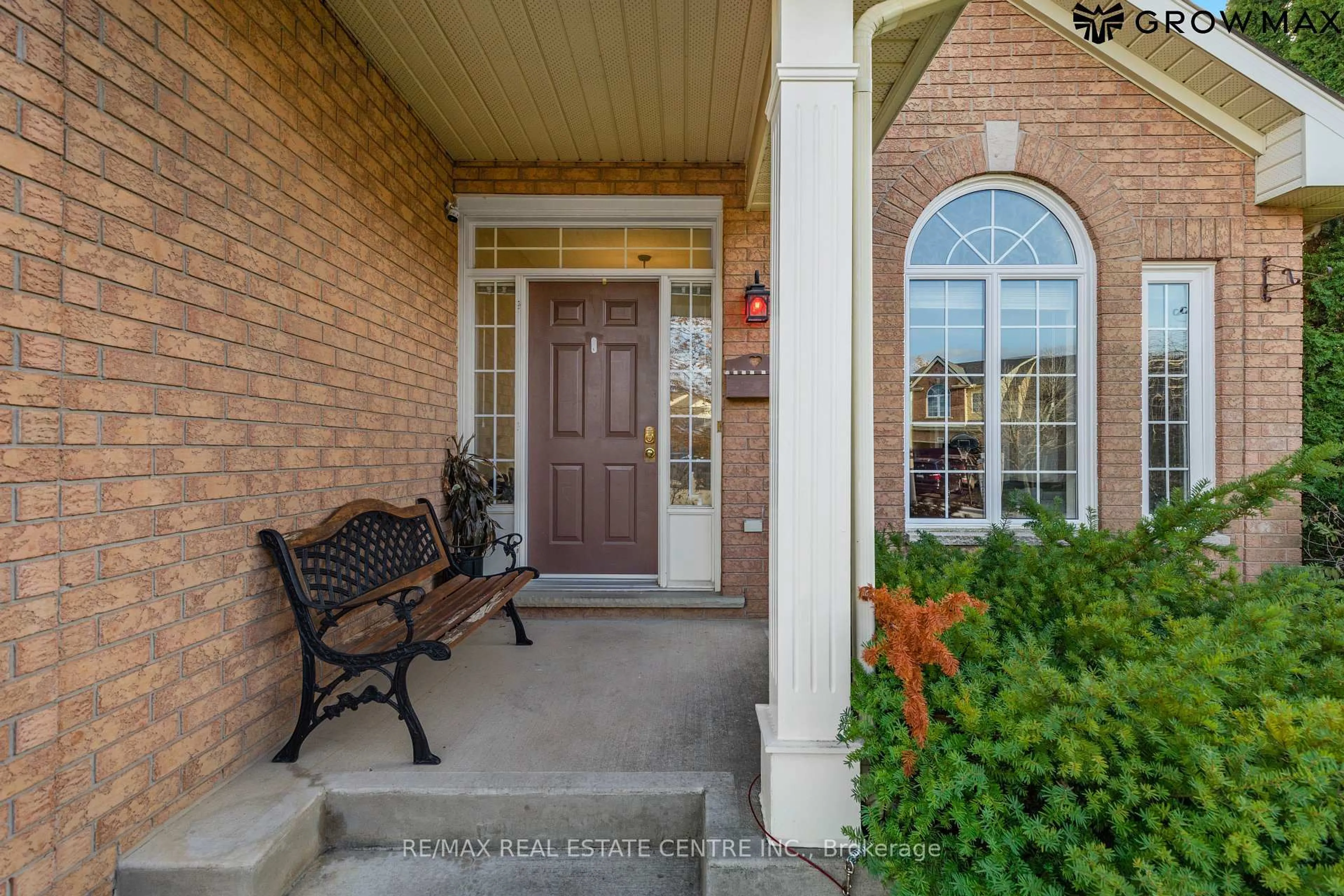 Indoor entryway for 4119 Walcot Crt, Lincoln Ontario L0R 1B7