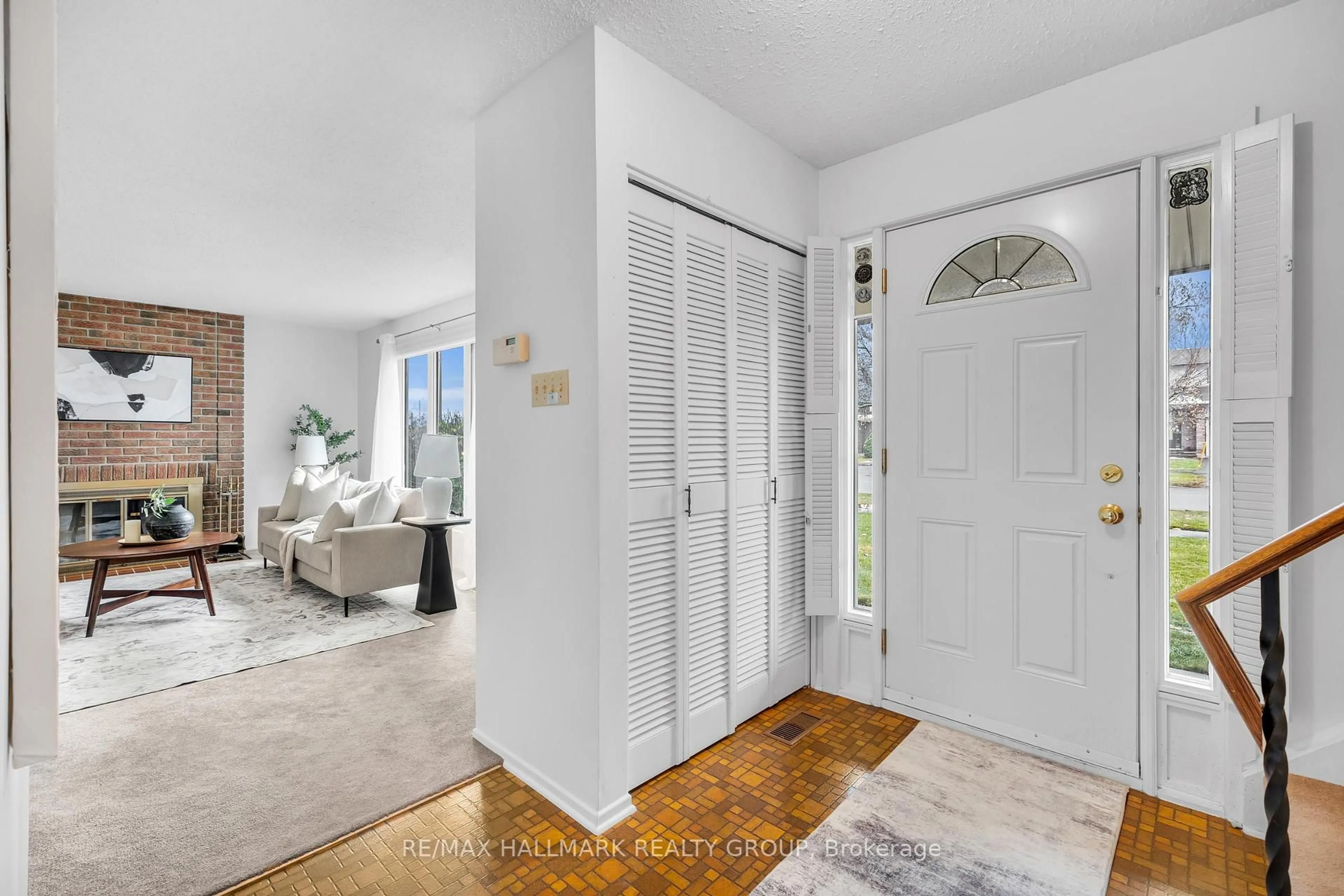 Indoor entryway for 3407 McCarthy Rd, Ottawa Ontario K1V 9G6