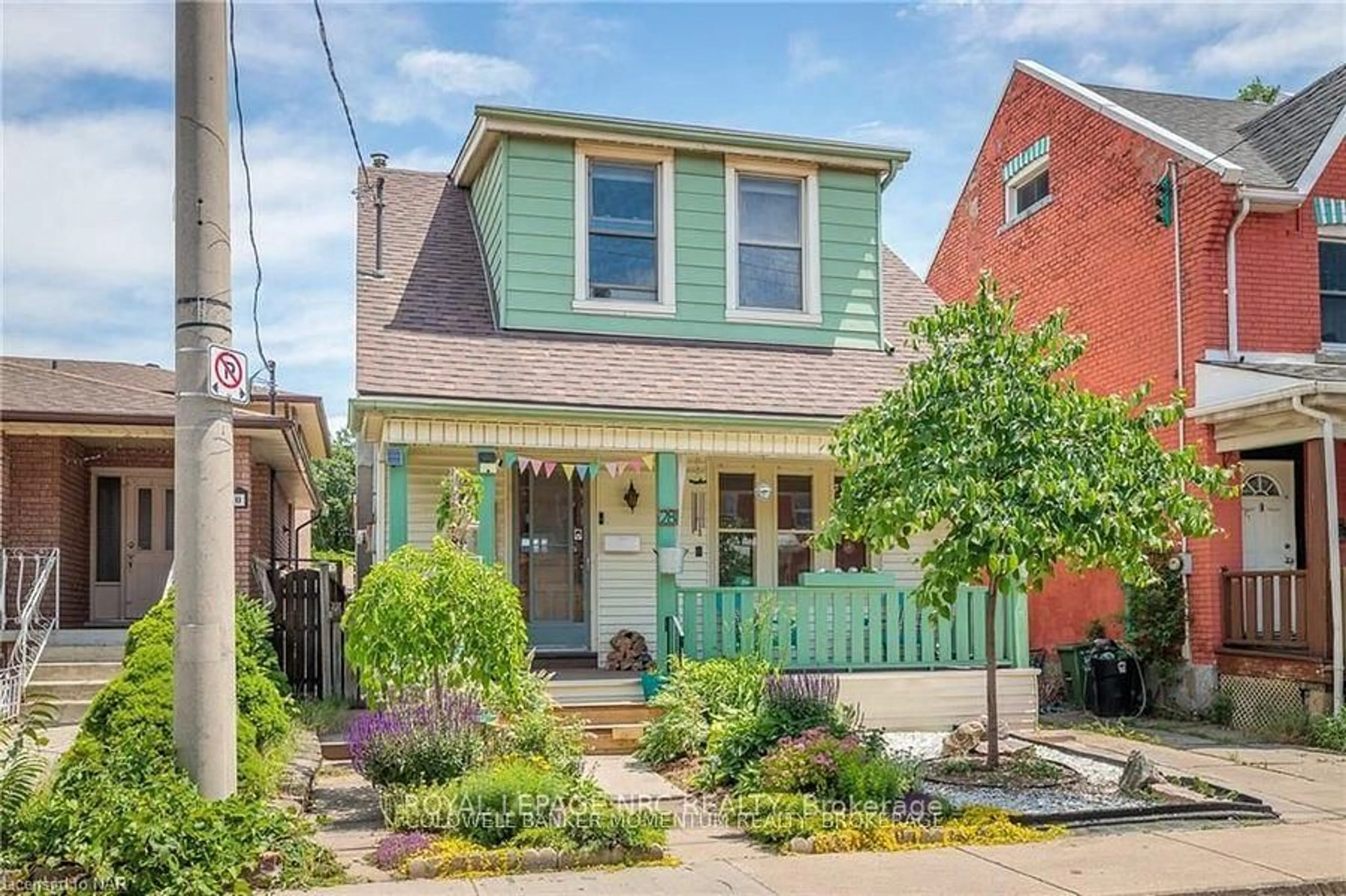 Home with brick exterior material, street for 28 William St, Hamilton Ontario L8L 5T7