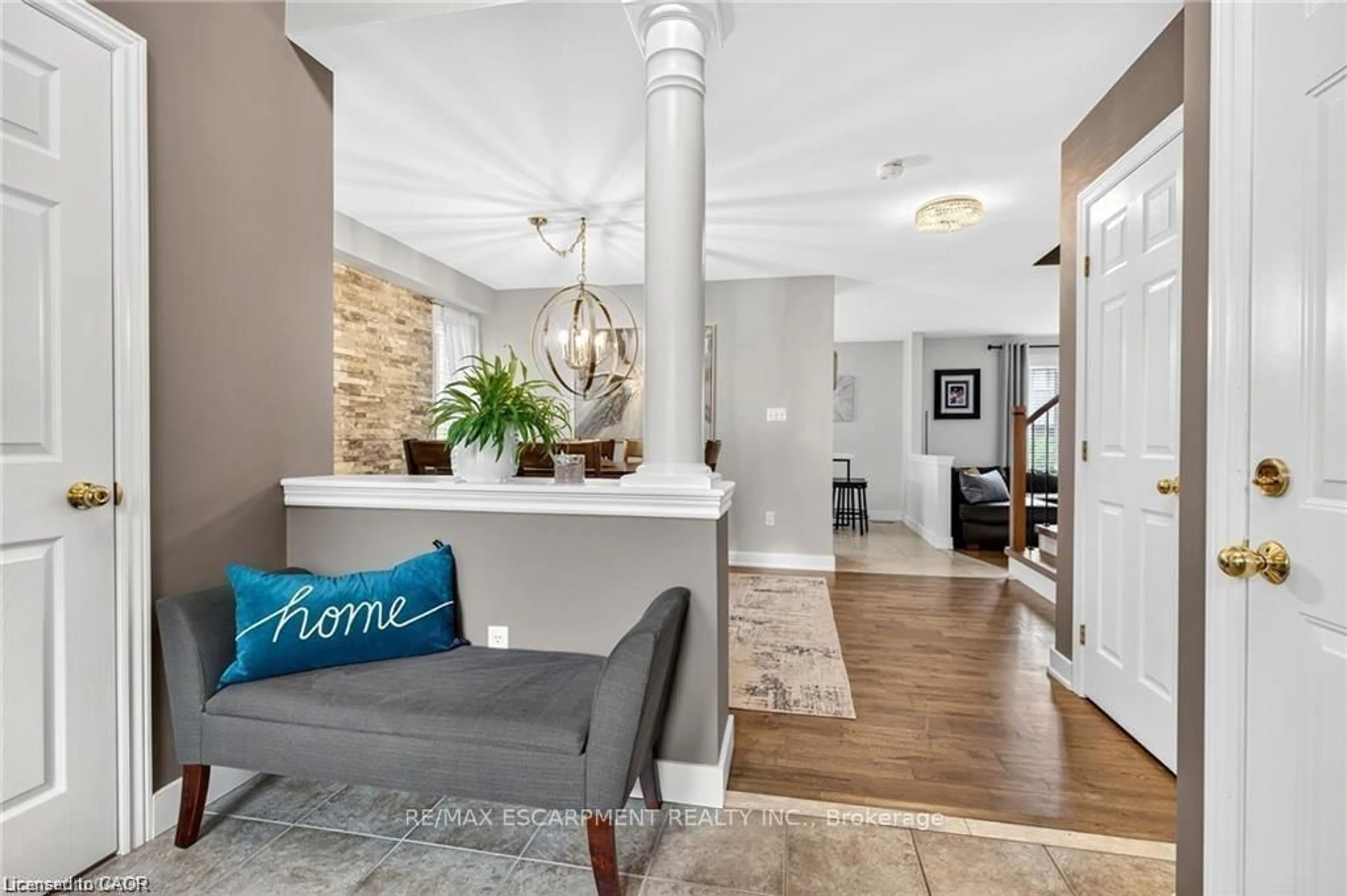 Indoor entryway for 39 Wilbur Dr, Hamilton Ontario L0R 1C0