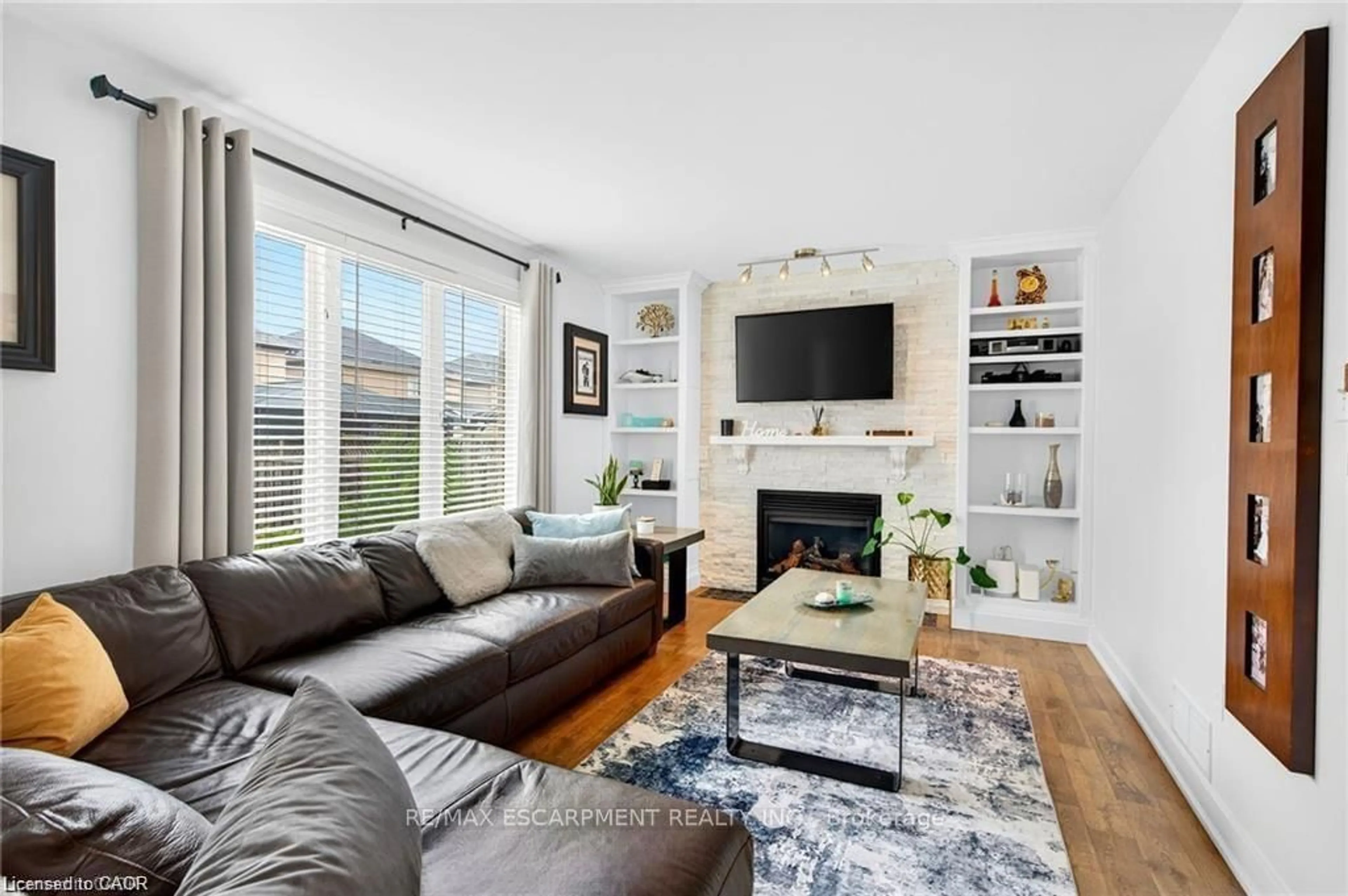 Living room with furniture, unknown for 39 Wilbur Dr, Hamilton Ontario L0R 1C0