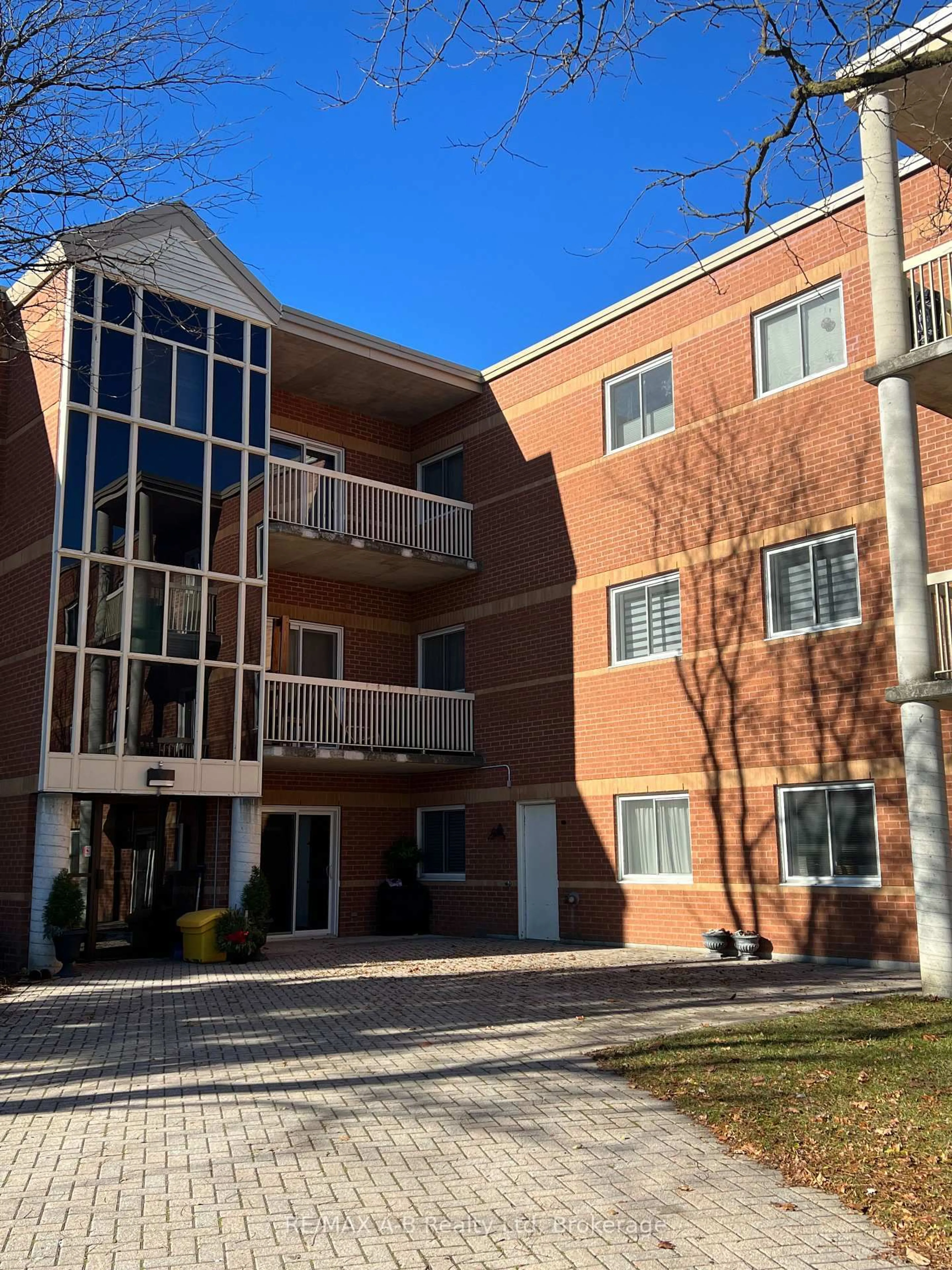 Home with brick exterior material, building for 199 Hope St #310, East Zorra-Tavistock Ontario N0B 2R0