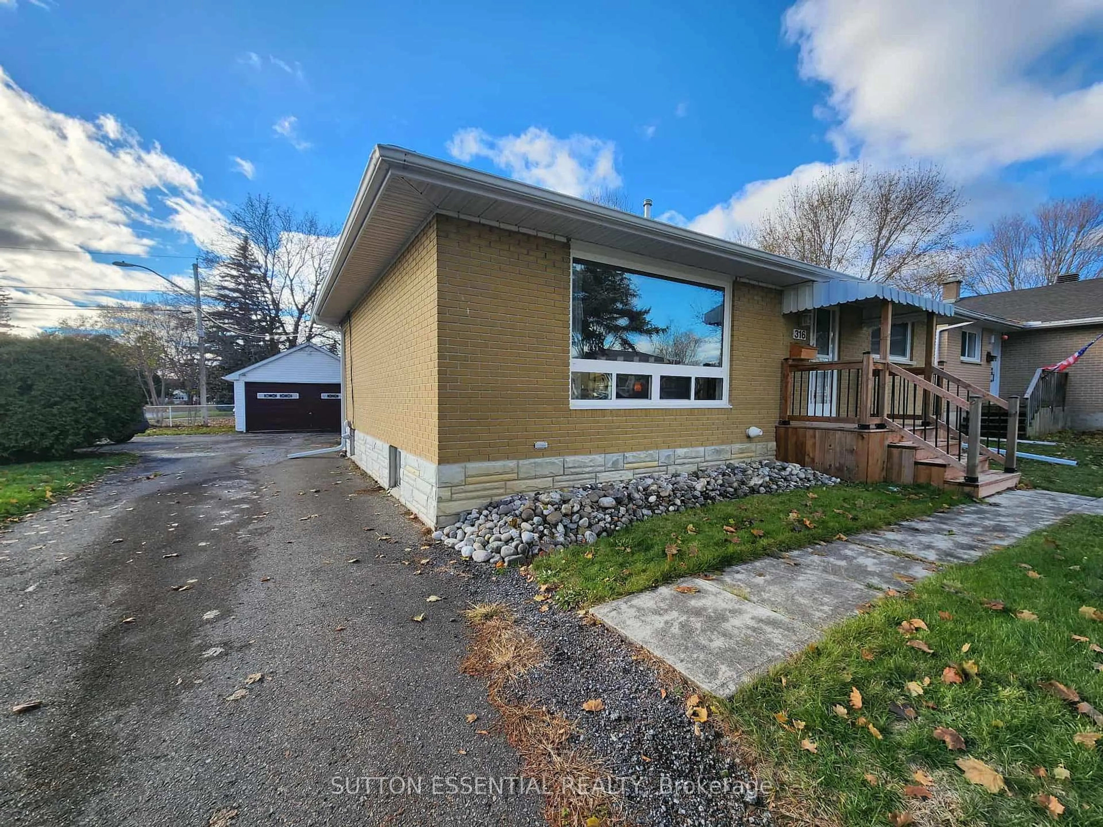 A pic from outside/outdoor area/front of a property/back of a property/a pic from drone, street for 316 First Ave, Brockville Ontario K6V 3C1