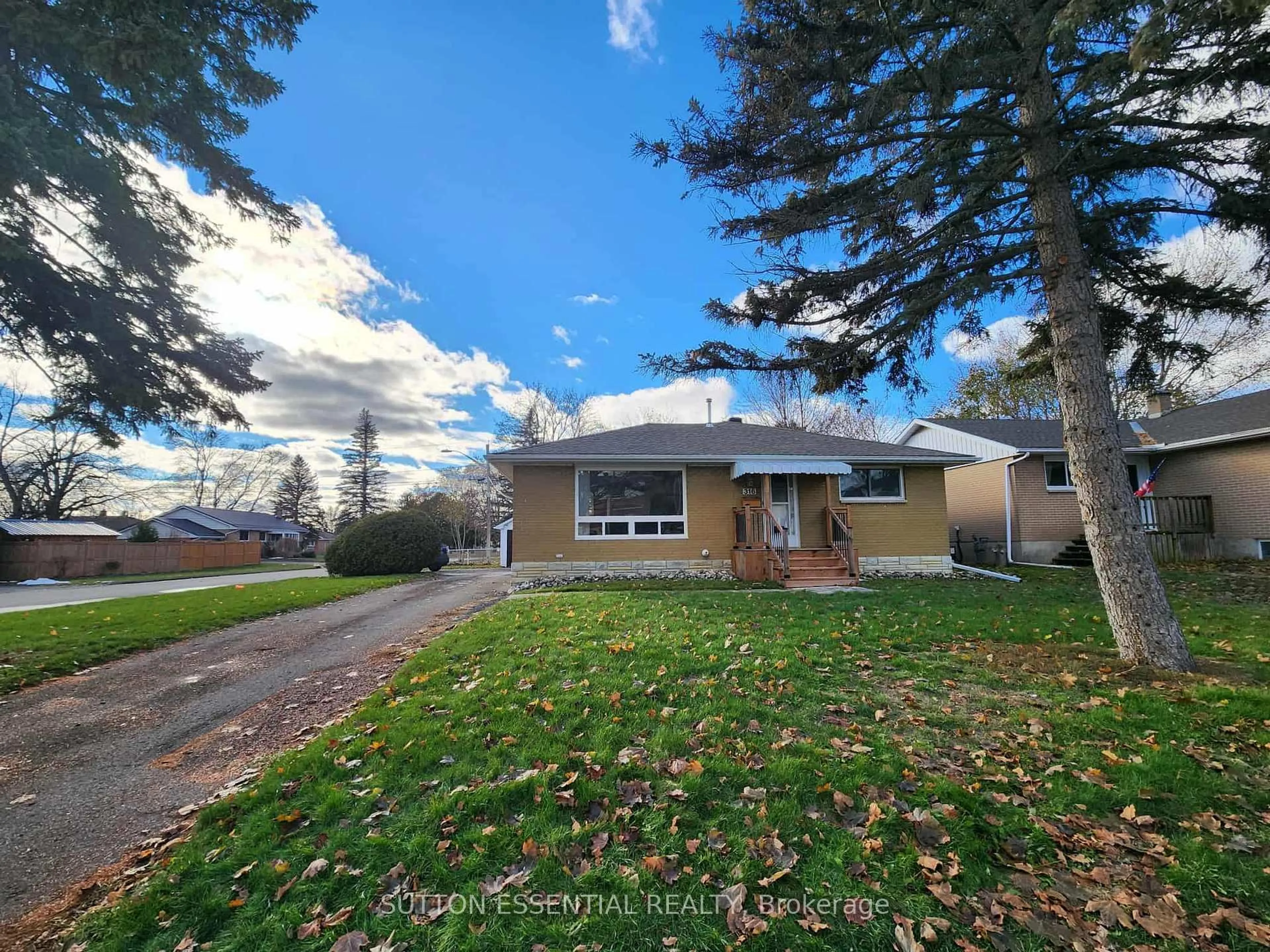 A pic from outside/outdoor area/front of a property/back of a property/a pic from drone, street for 316 First Ave, Brockville Ontario K6V 3C1