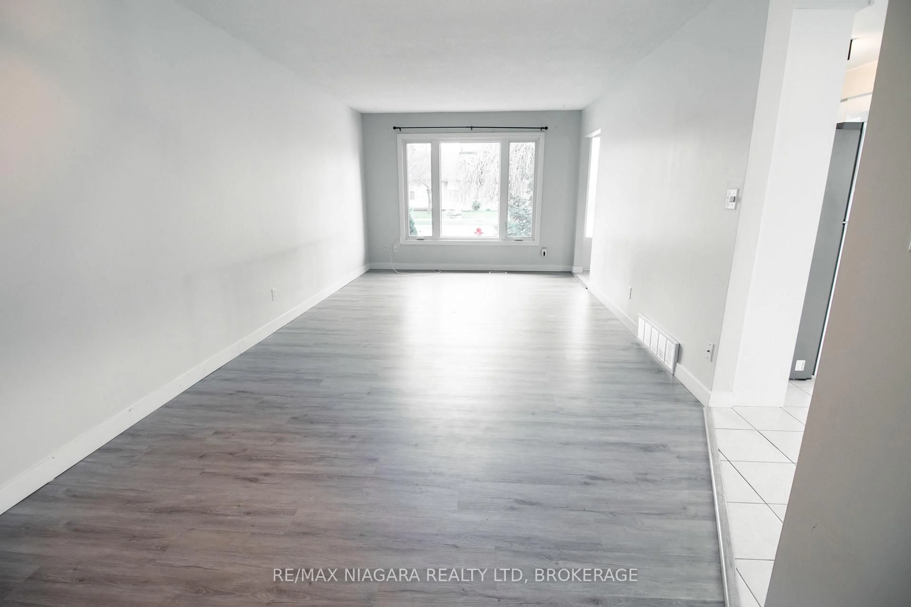 A pic of a room for 100 Terrace Ave, Welland Ontario L3C 2C4