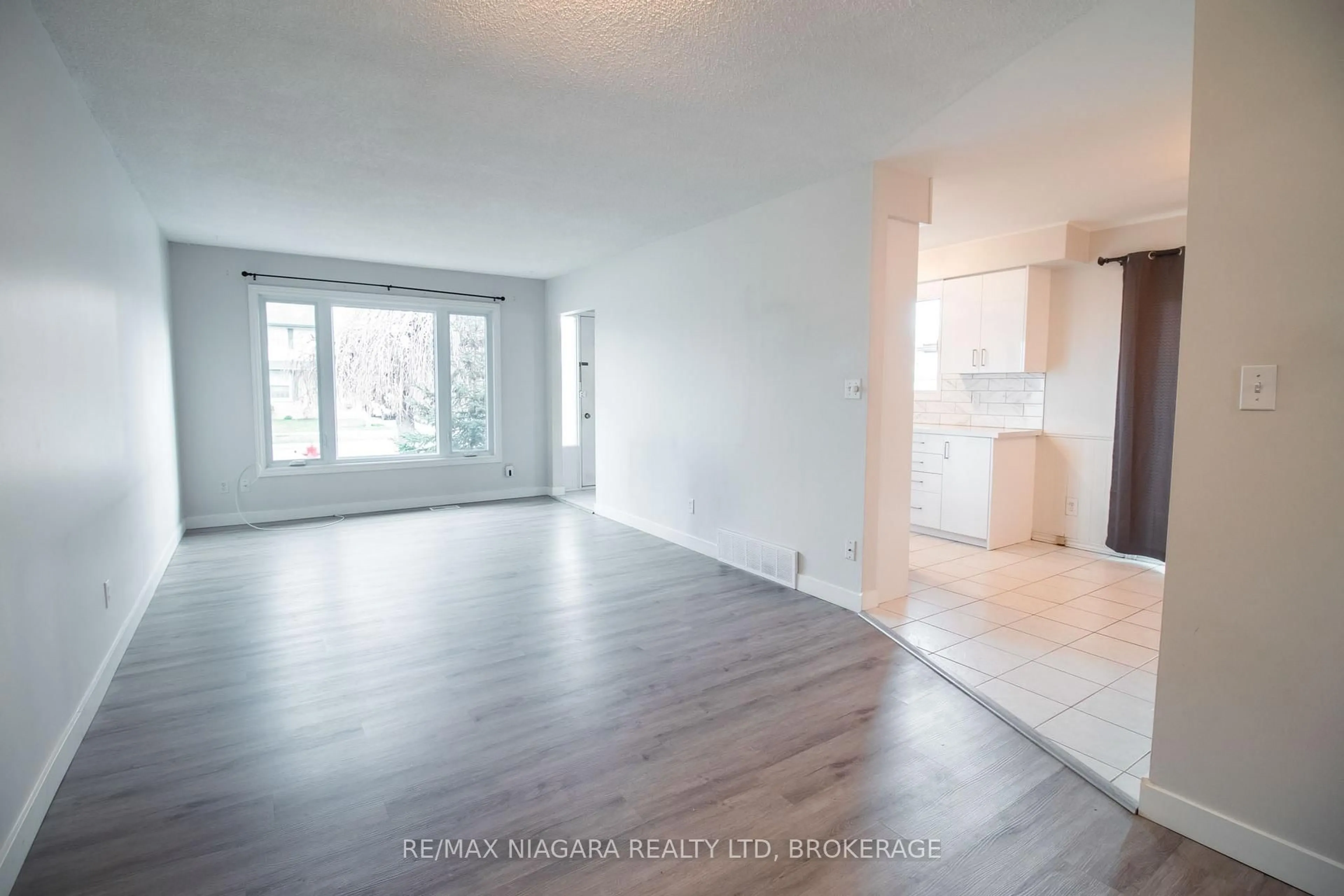 A pic of a room for 100 Terrace Ave, Welland Ontario L3C 2C4