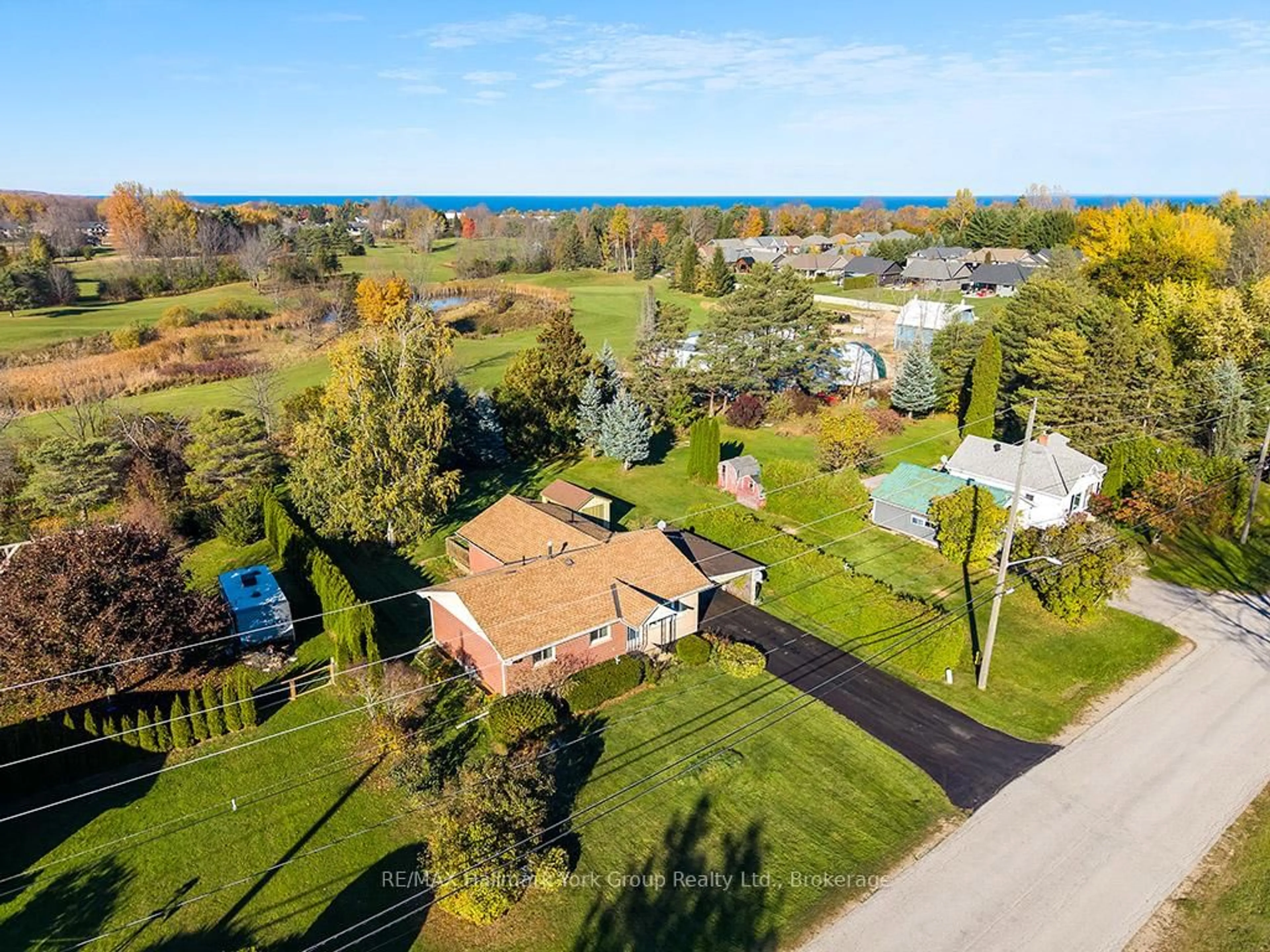A pic from outside/outdoor area/front of a property/back of a property/a pic from drone, water/lake/river/ocean view for 448 Nelson St, Meaford Ontario N4L 1L3