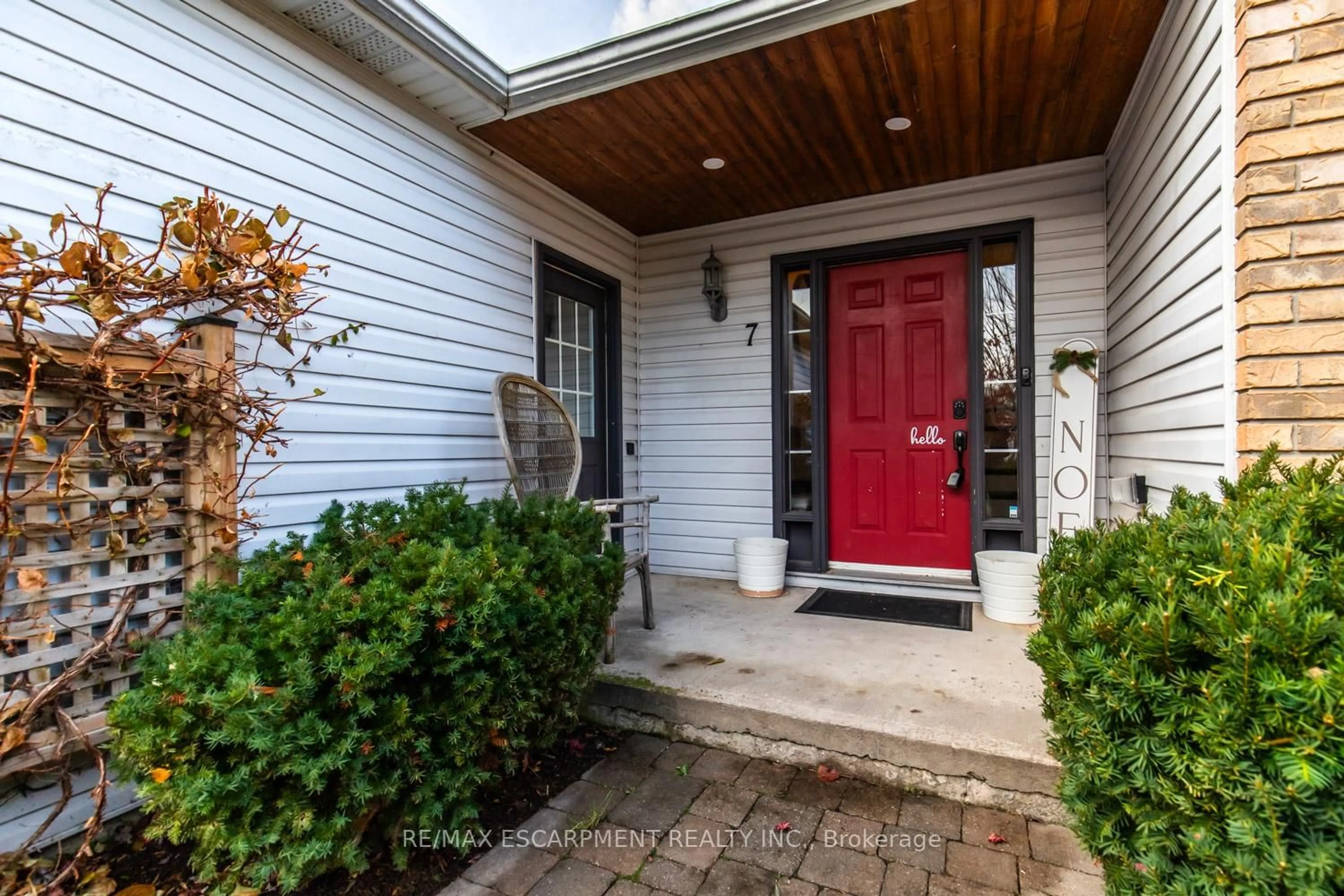 Indoor entryway for 7 Anderson Cres, West Lincoln Ontario L0R 2A0