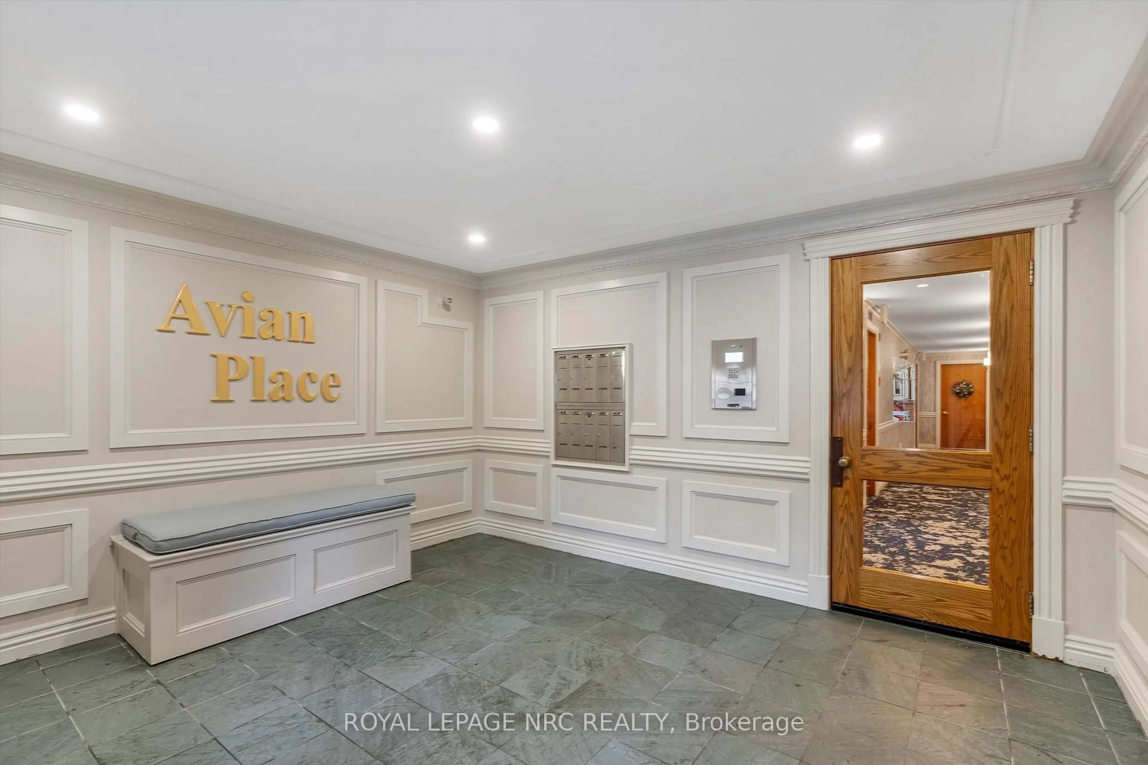 Indoor foyer for 55 Main St #101, St. Catharines Ontario L2N 4T8