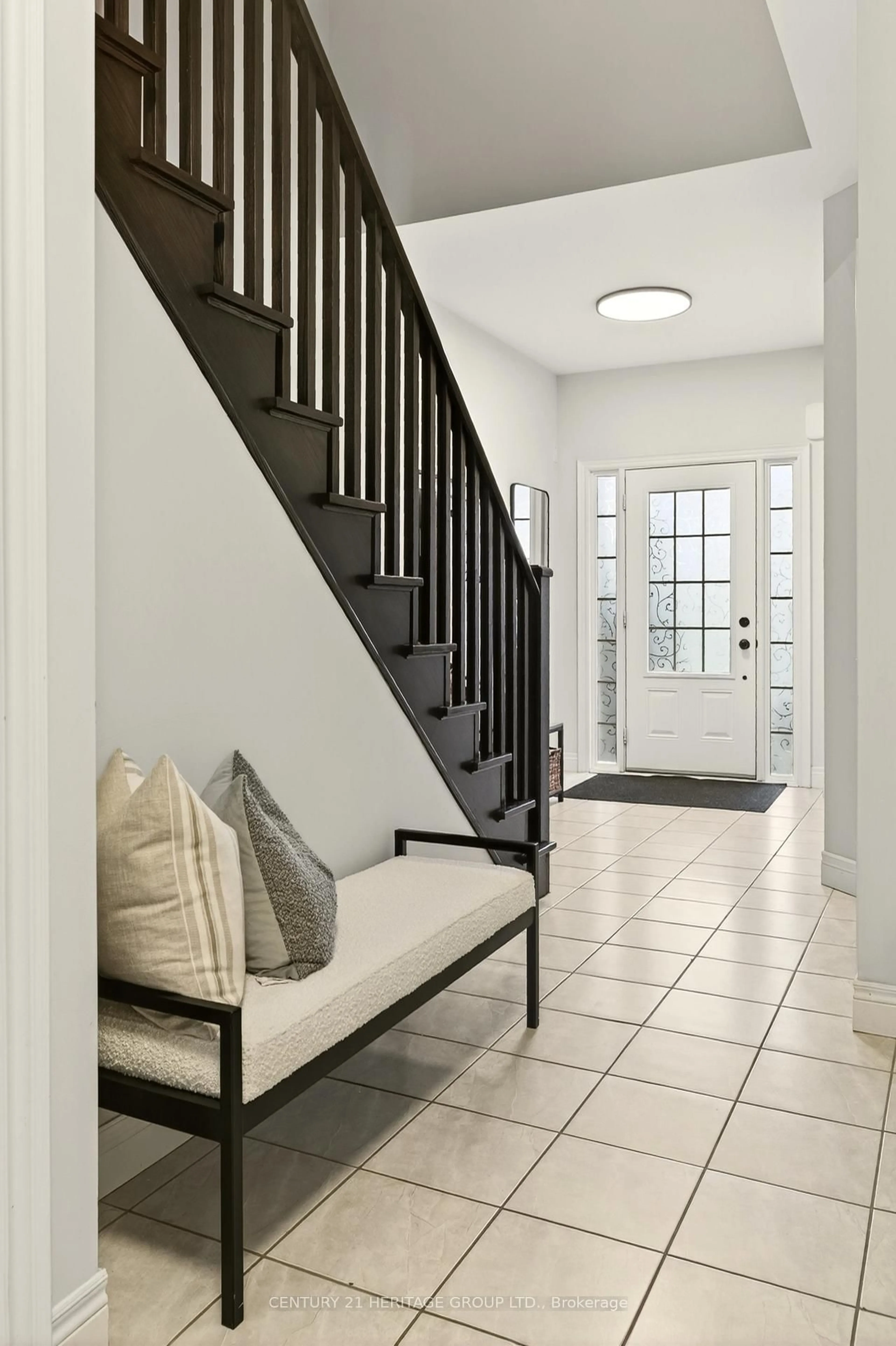 Indoor entryway for 263 Pumpkin Pass, Hamilton Ontario L0R 1C0