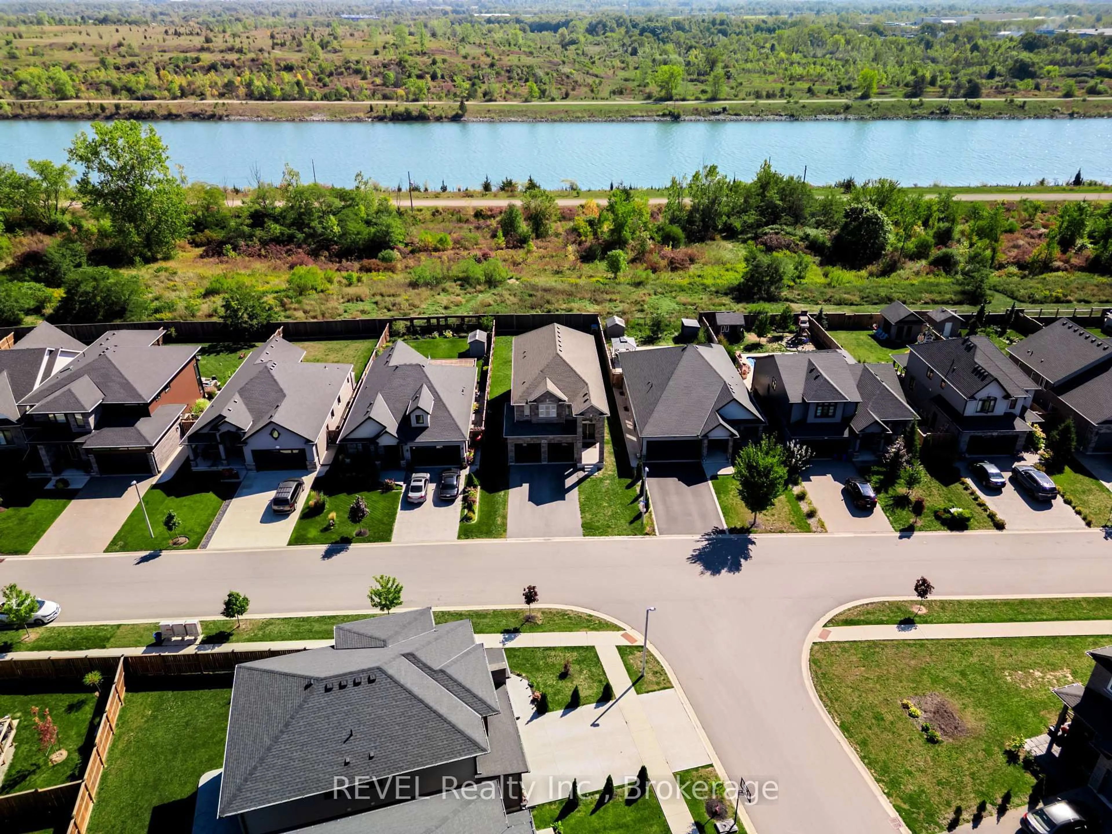 A pic from outside/outdoor area/front of a property/back of a property/a pic from drone, water/lake/river/ocean view for 202 VIGER Dr, Welland Ontario L3B 5E9