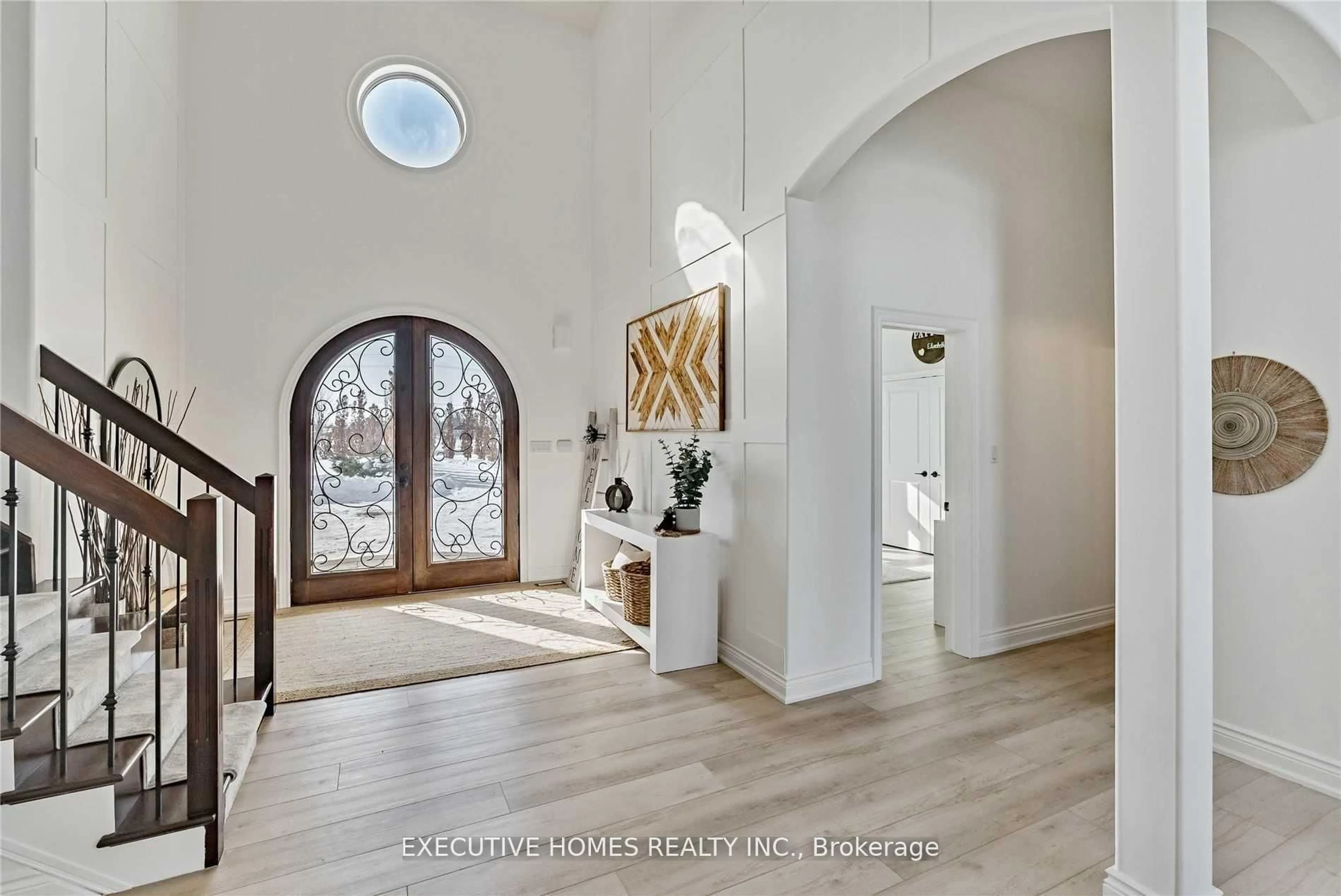 Indoor entryway for 769 Mud St, Hamilton Ontario L8J 3B9