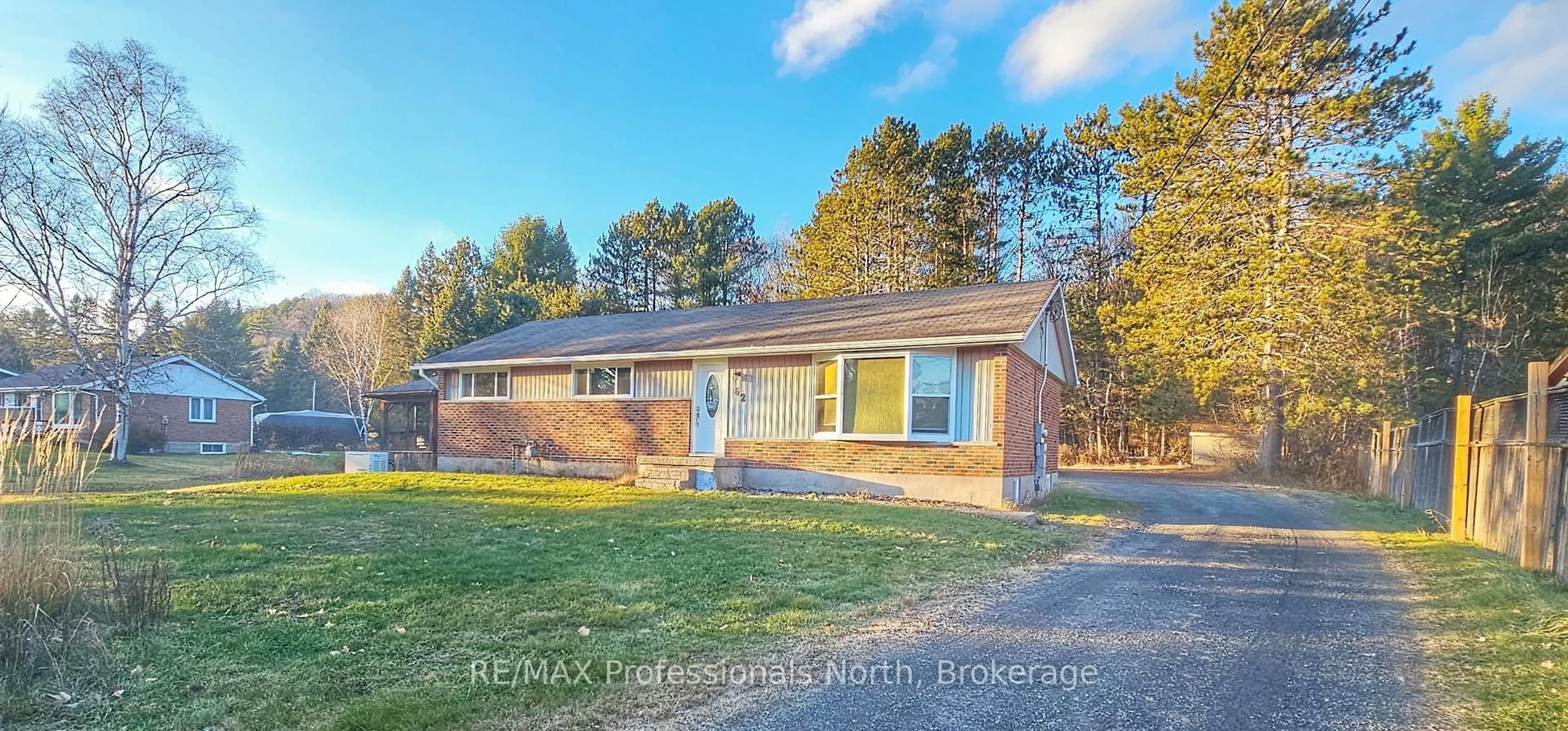 A pic from outside/outdoor area/front of a property/back of a property/a pic from drone, unknown for 62 riverside Dr, Huntsville Ontario P1H 1R6