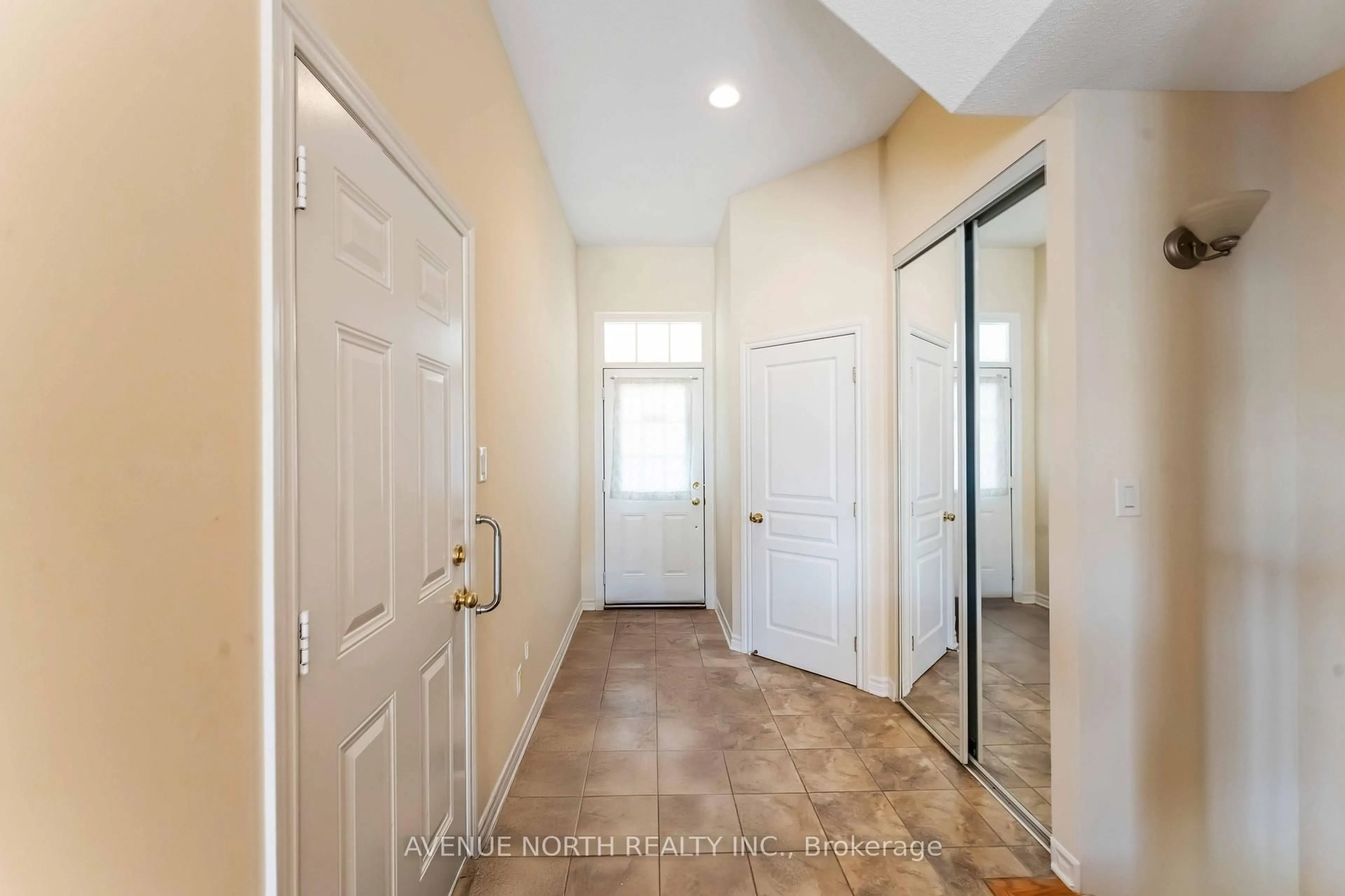 Indoor entryway for 241 Waymark Cres, Ottawa Ontario K2M 0A6