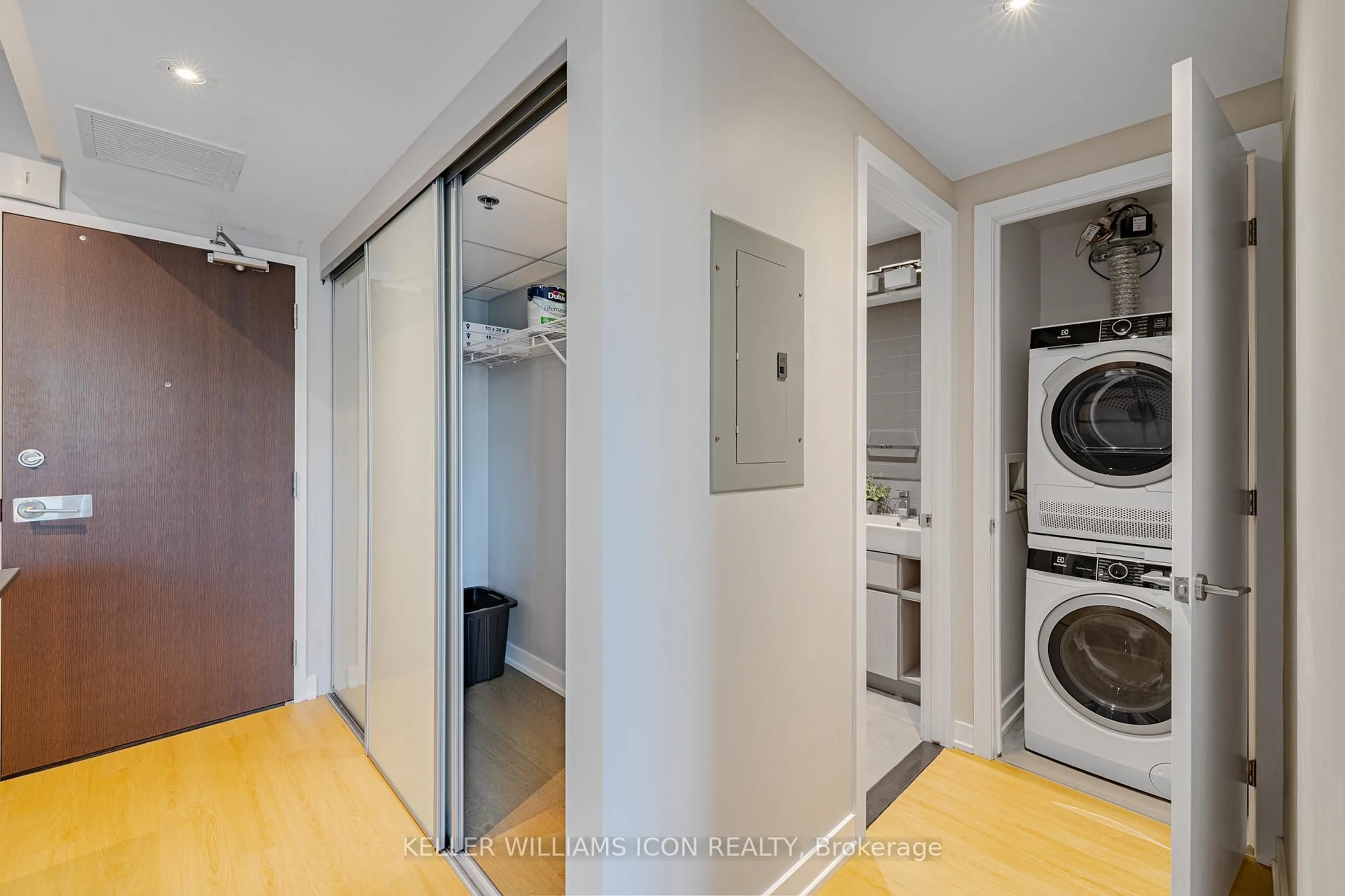 Laundry room for 199 Slater St #2015, Ottawa Ontario K1P 0C8