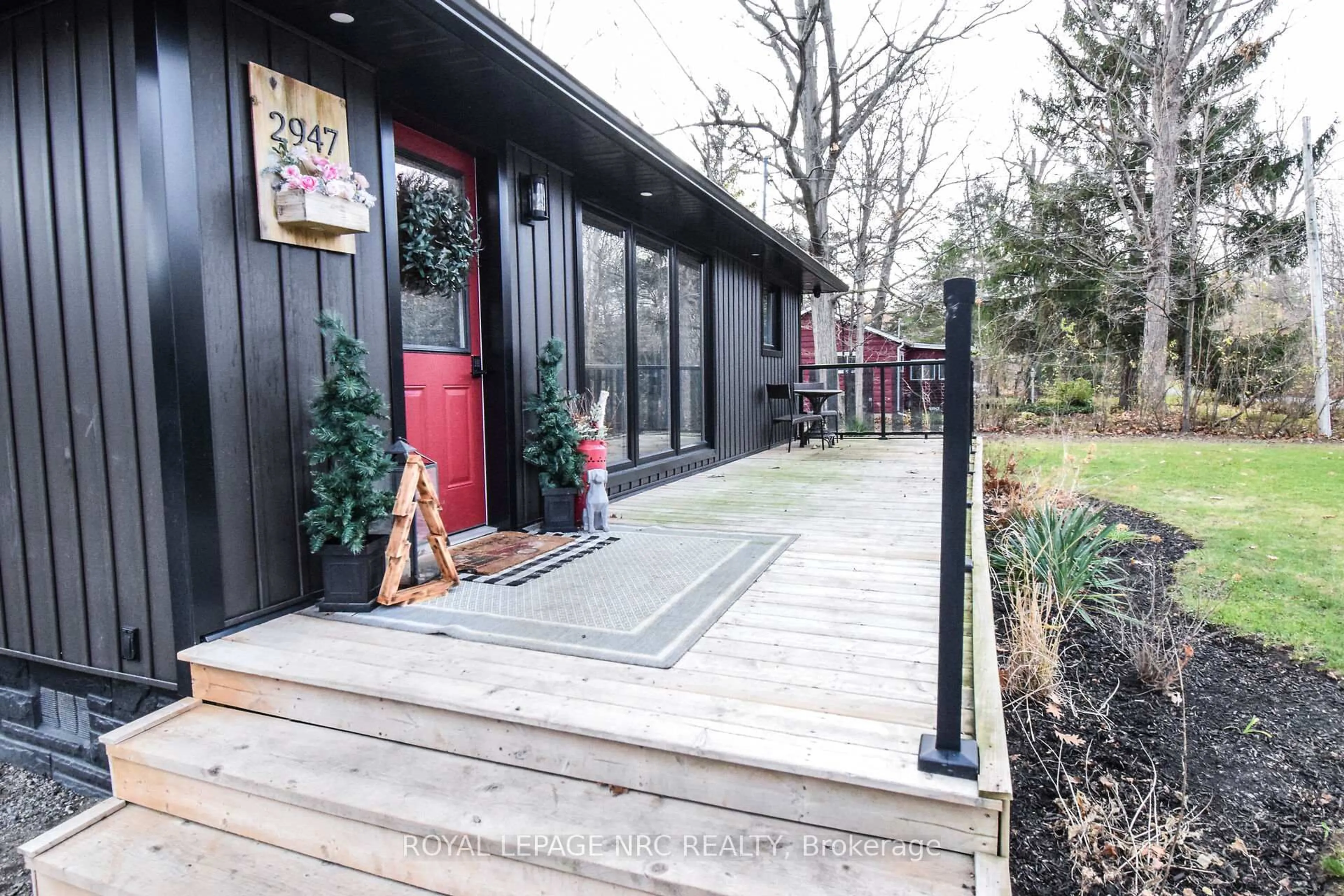 Patio, street for 2947 Maple Ave, Fort Erie Ontario L0S 1N0