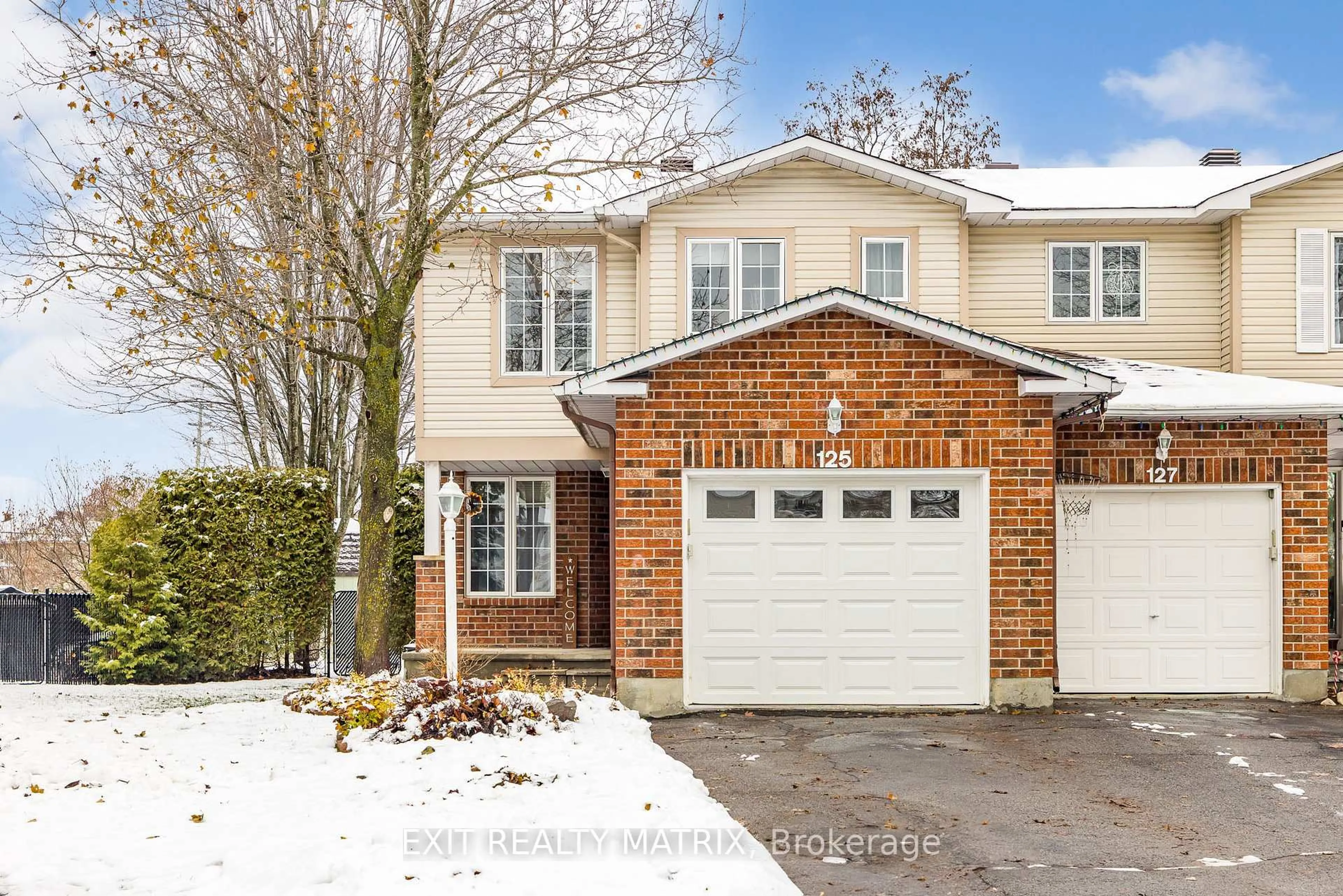 Home with brick exterior material, street for 125 Whalings Circ, Stittsville Ontario K2S 1S4