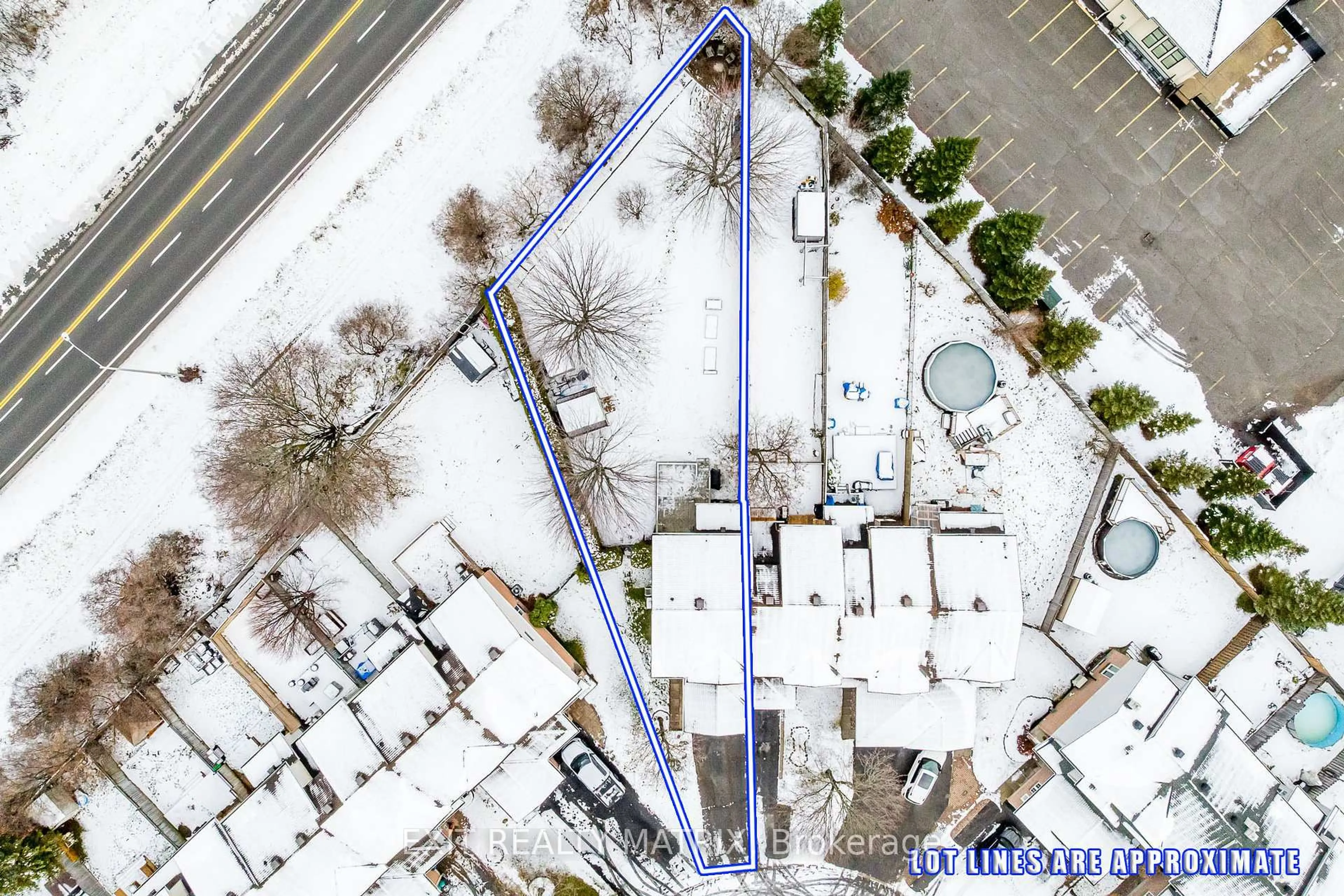 A pic from outside/outdoor area/front of a property/back of a property/a pic from drone, street for 125 Whalings Circ, Stittsville Ontario K2S 1S4