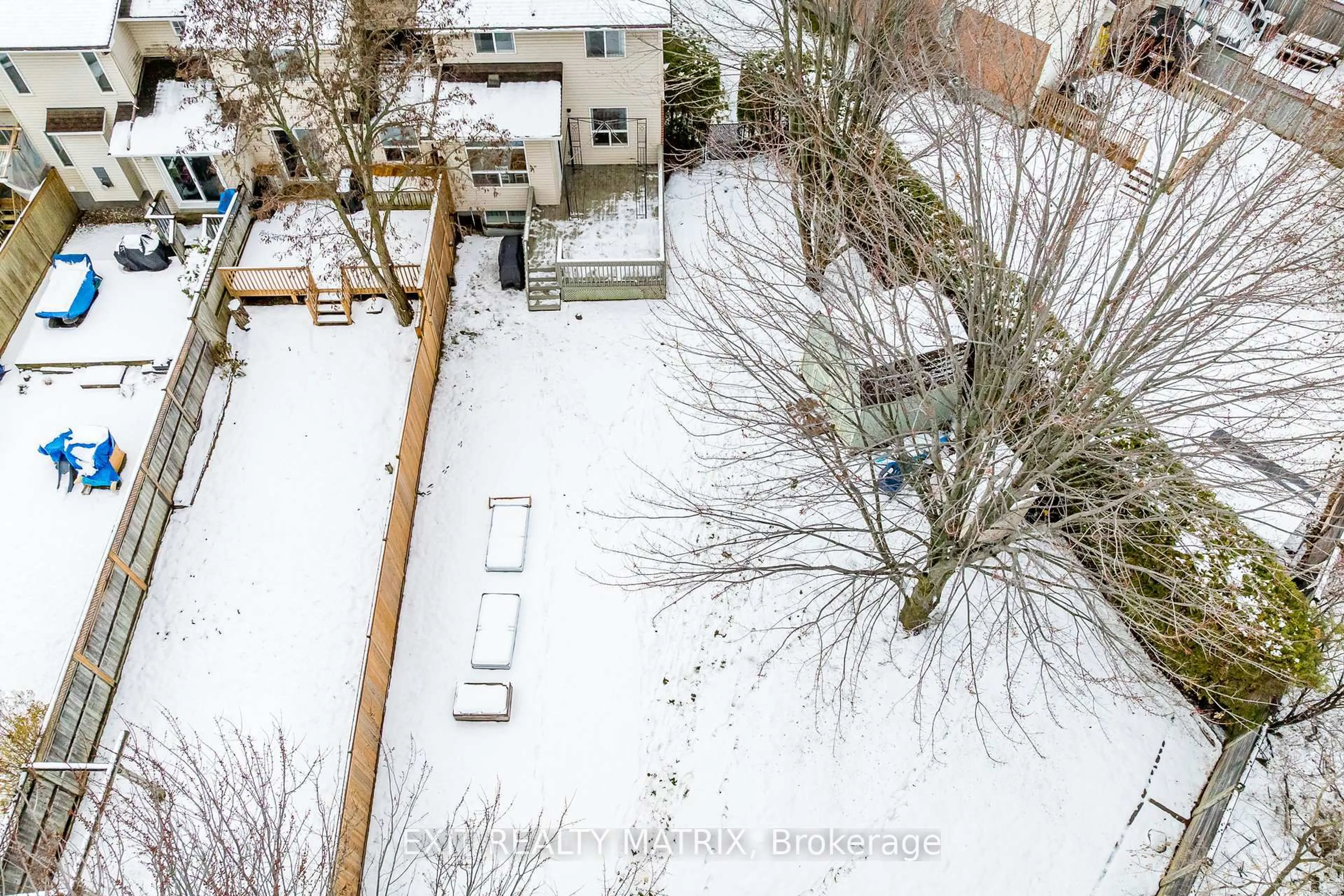 A pic from outside/outdoor area/front of a property/back of a property/a pic from drone, city buildings view from balcony for 125 Whalings Circ, Stittsville Ontario K2S 1S4