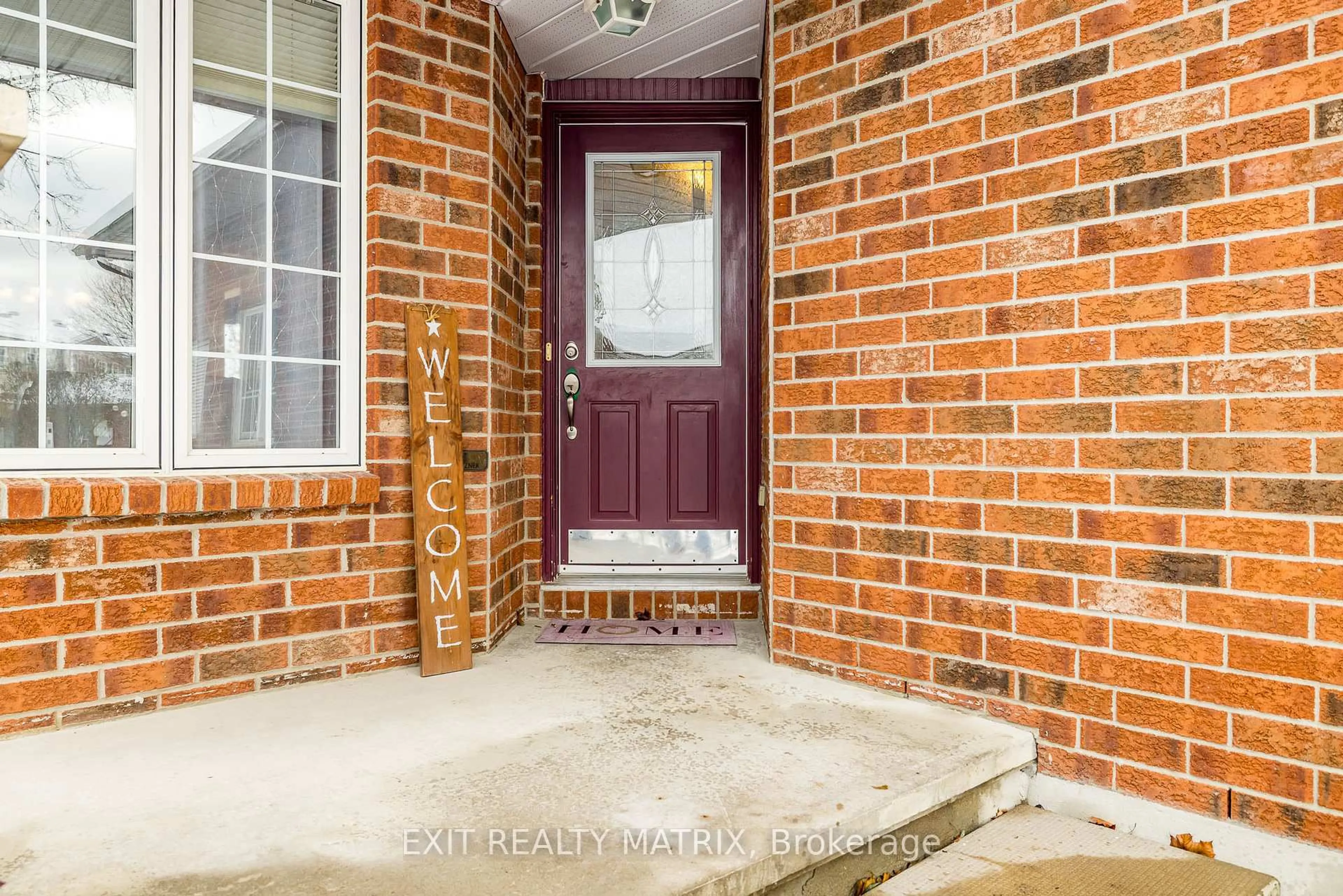 Indoor entryway for 125 Whalings Circ, Stittsville Ontario K2S 1S4