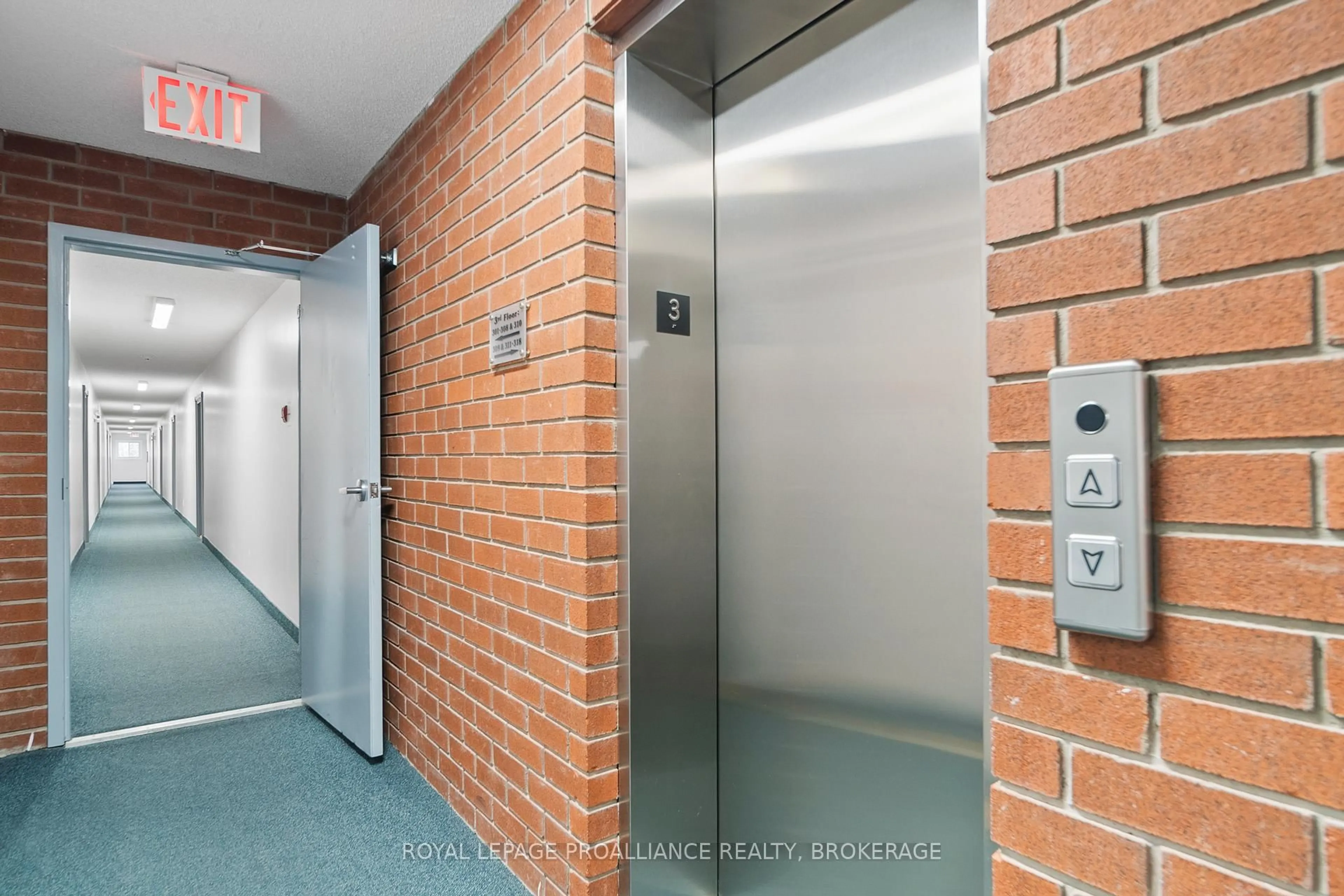 Indoor foyer for 580 Armstrong Rd #301, Kingston Ontario K7M 8M3