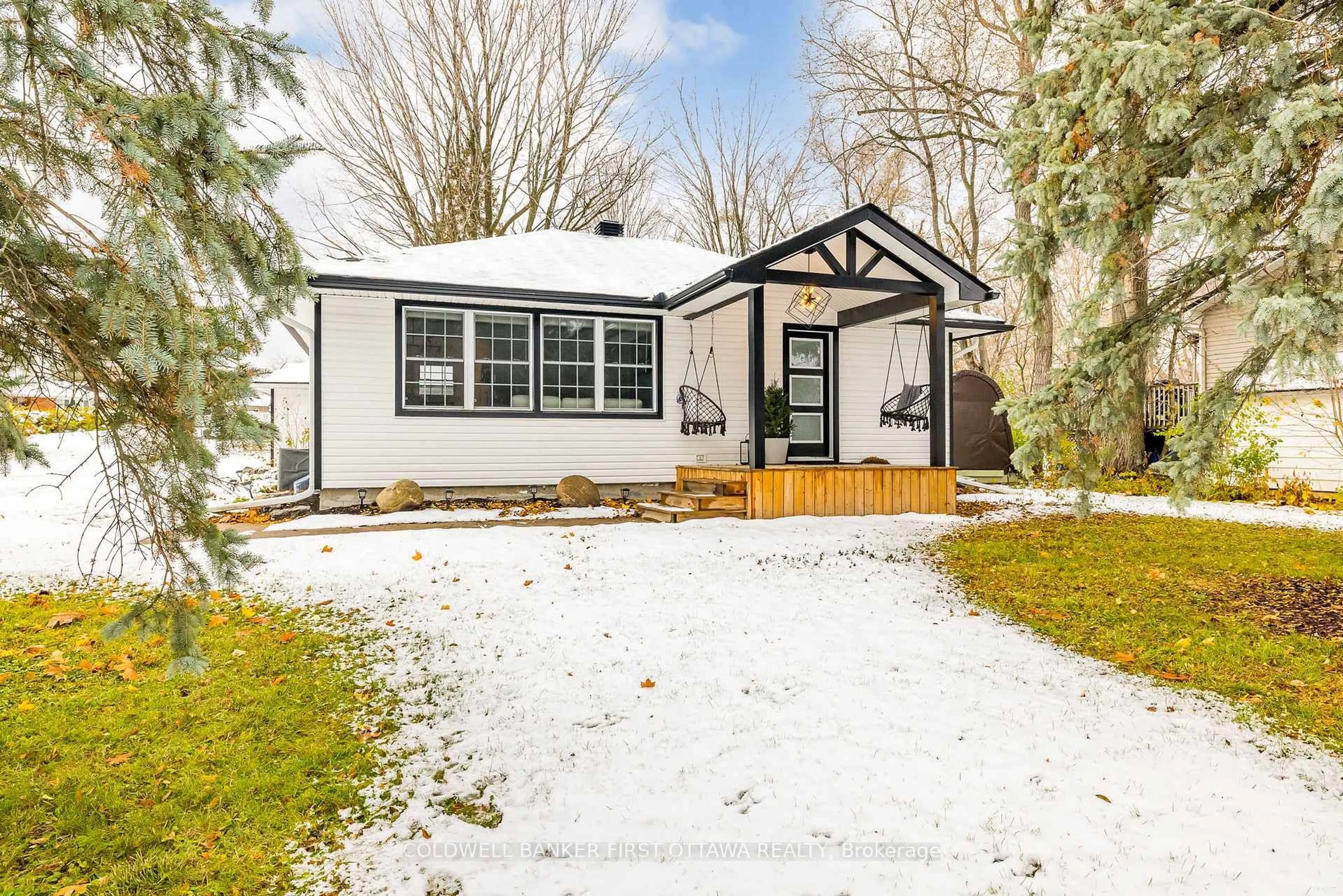 Home with vinyl exterior material, street for 1 PORTER St, Ottawa Ontario K2S 1P8