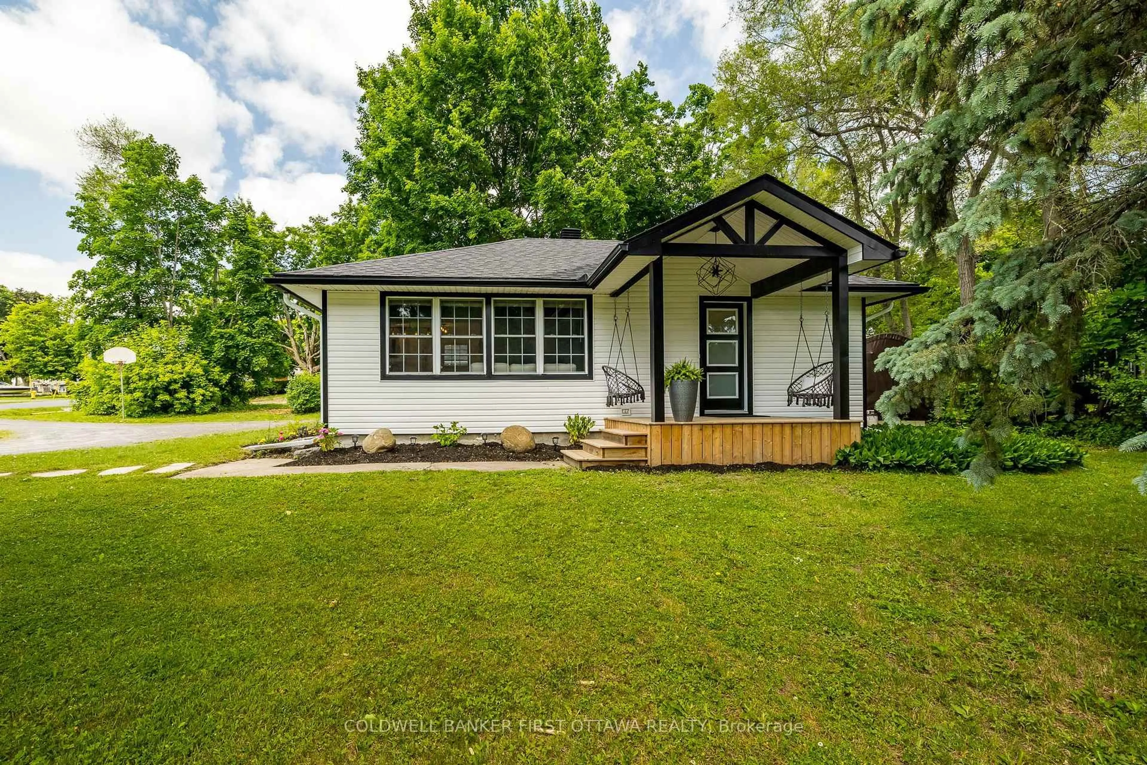 Home with vinyl exterior material, street for 1 PORTER St, Ottawa Ontario K2S 1P8