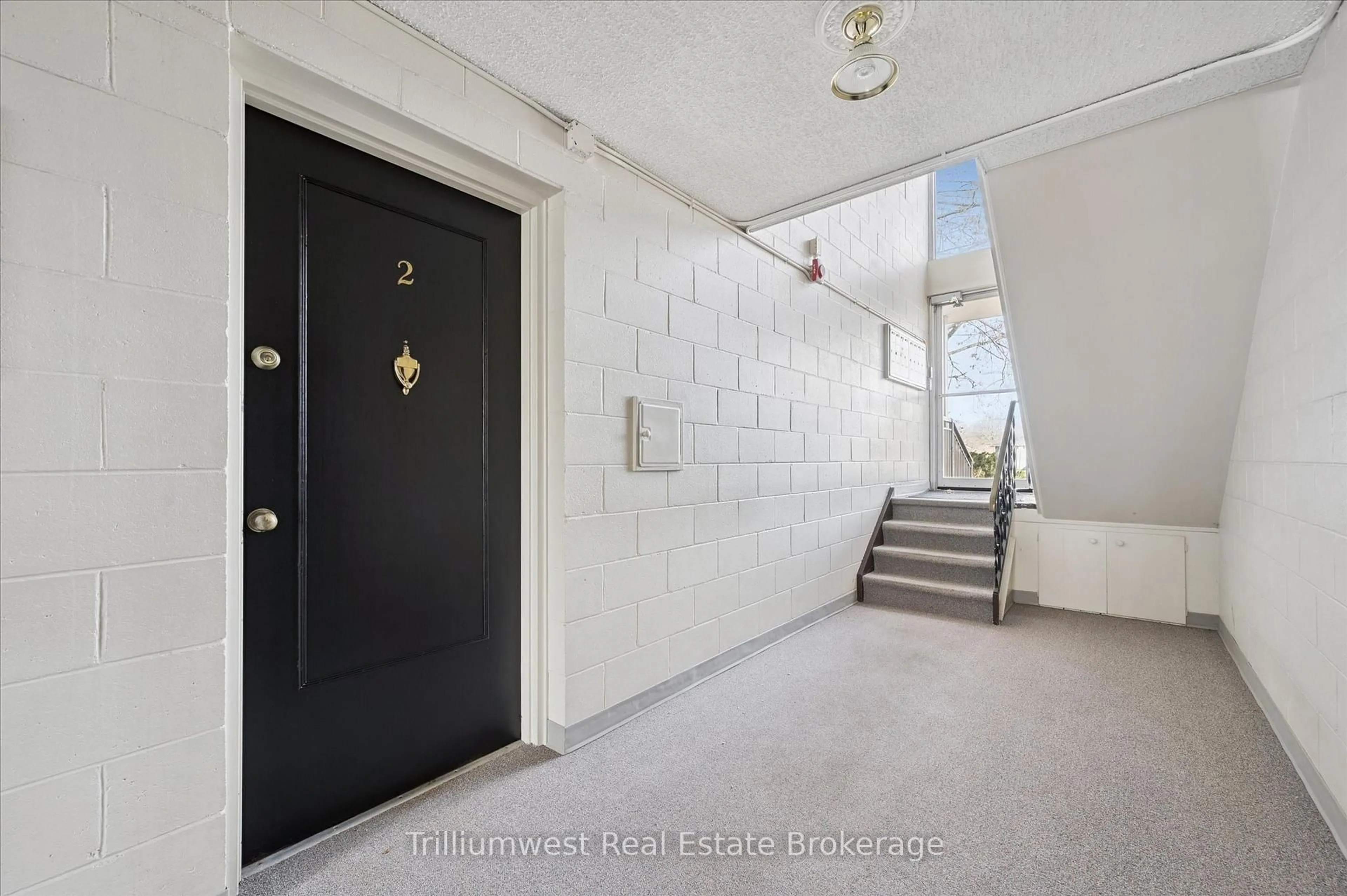 Indoor foyer for 1 Sunnylea Cres #2, Guelph Ontario N1E 1W1