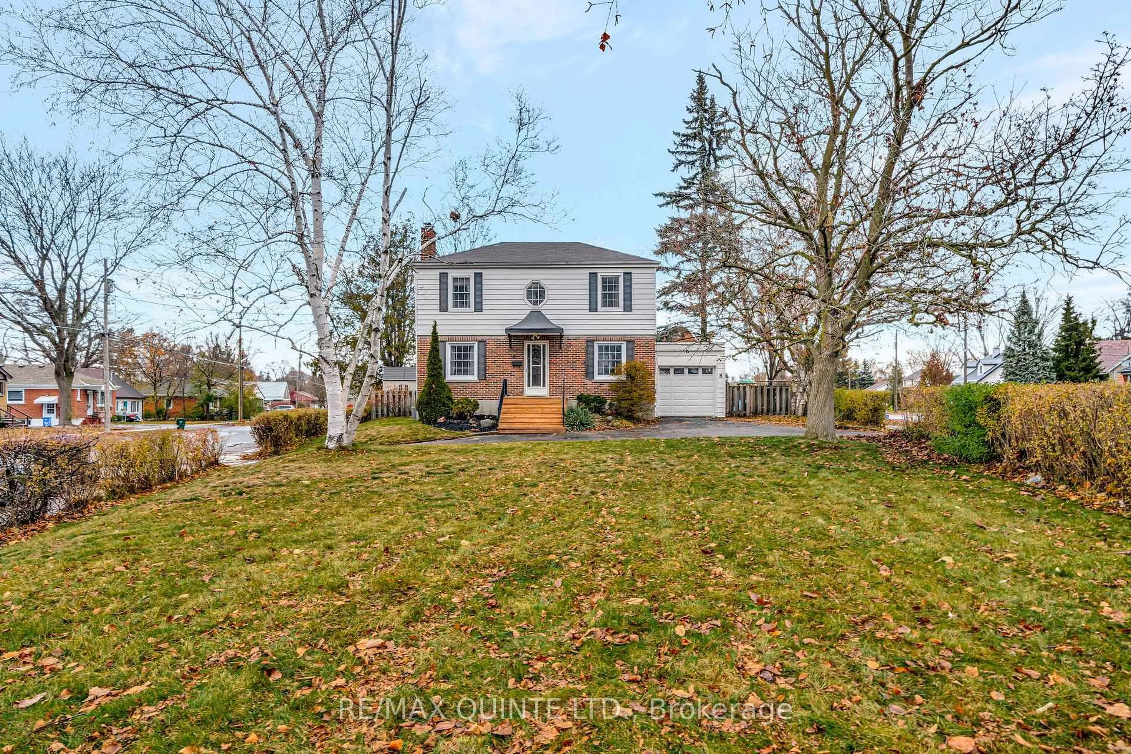 A pic from outside/outdoor area/front of a property/back of a property/a pic from drone, street for 8 Greenlawn Ave, Belleville Ontario K8N 4B5