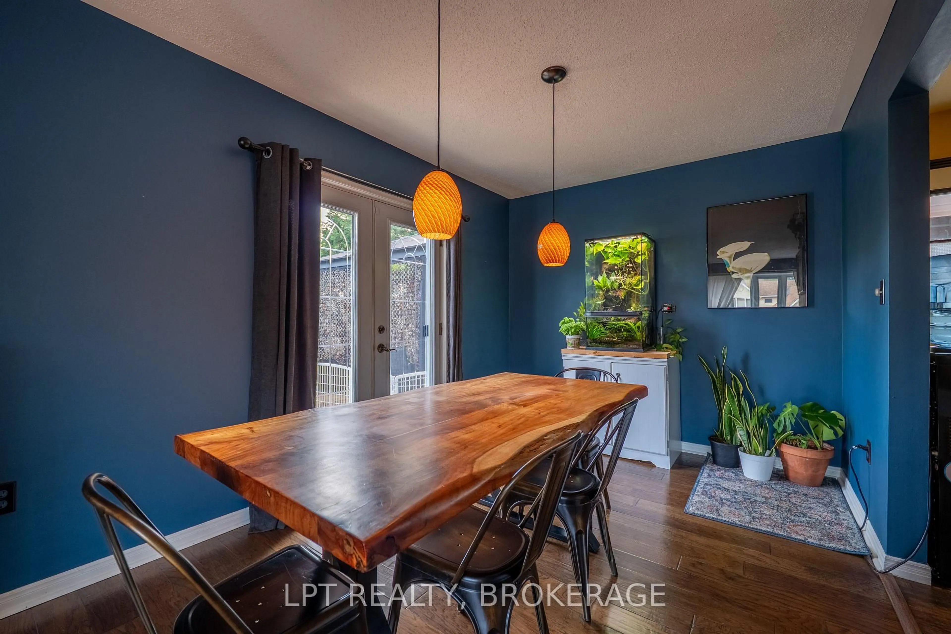 Dining room, wood/laminate floor for 697 Macdonald Dr, Gananoque Ontario K7G 3C4