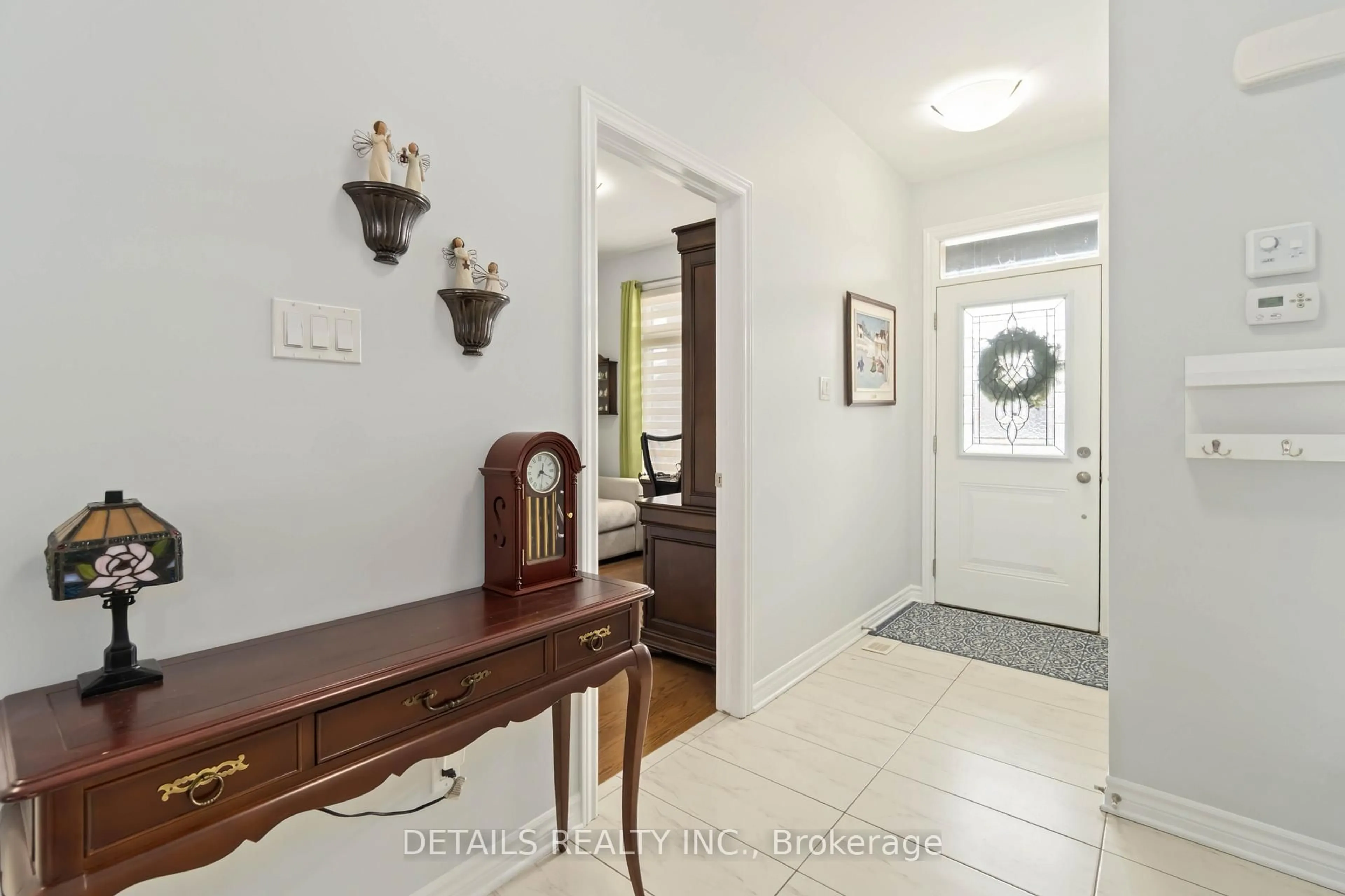 Indoor entryway for 259 Merrithew St, Almonte Ontario K0A 1A0